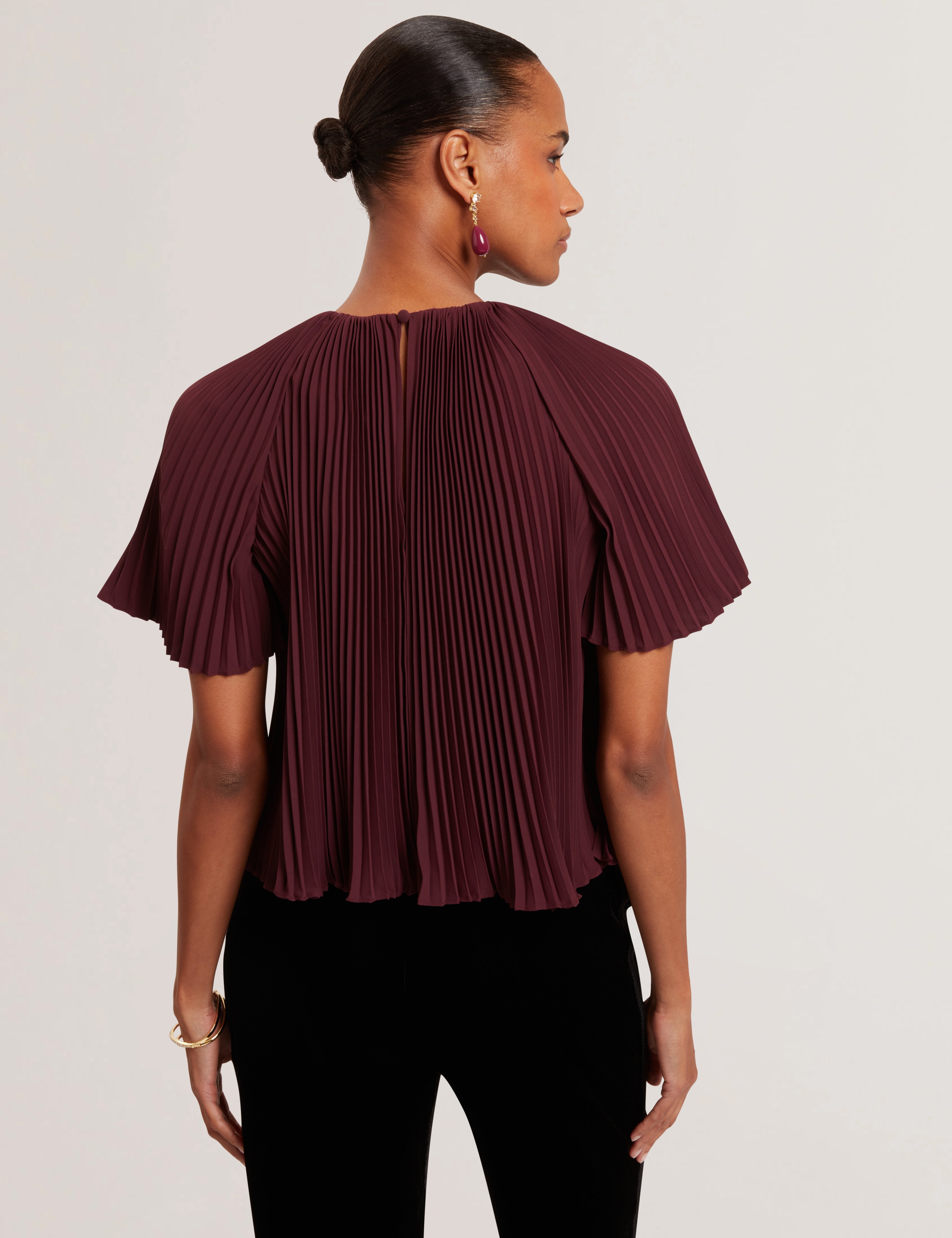 Agara Crepe Pleated Short Sleeve Top Oxblood