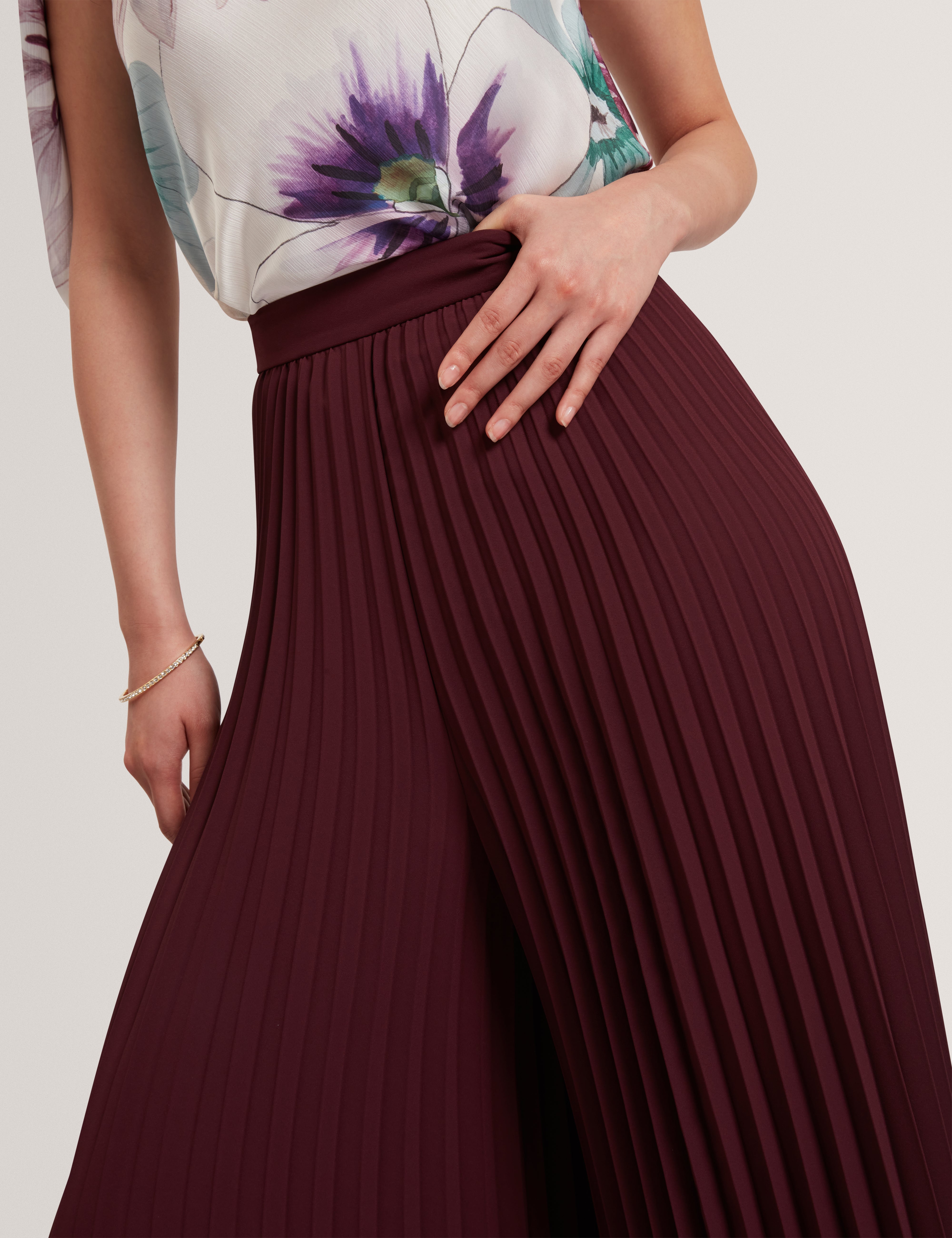 Haryx Pleated Wide Leg Trouser Oxblood
