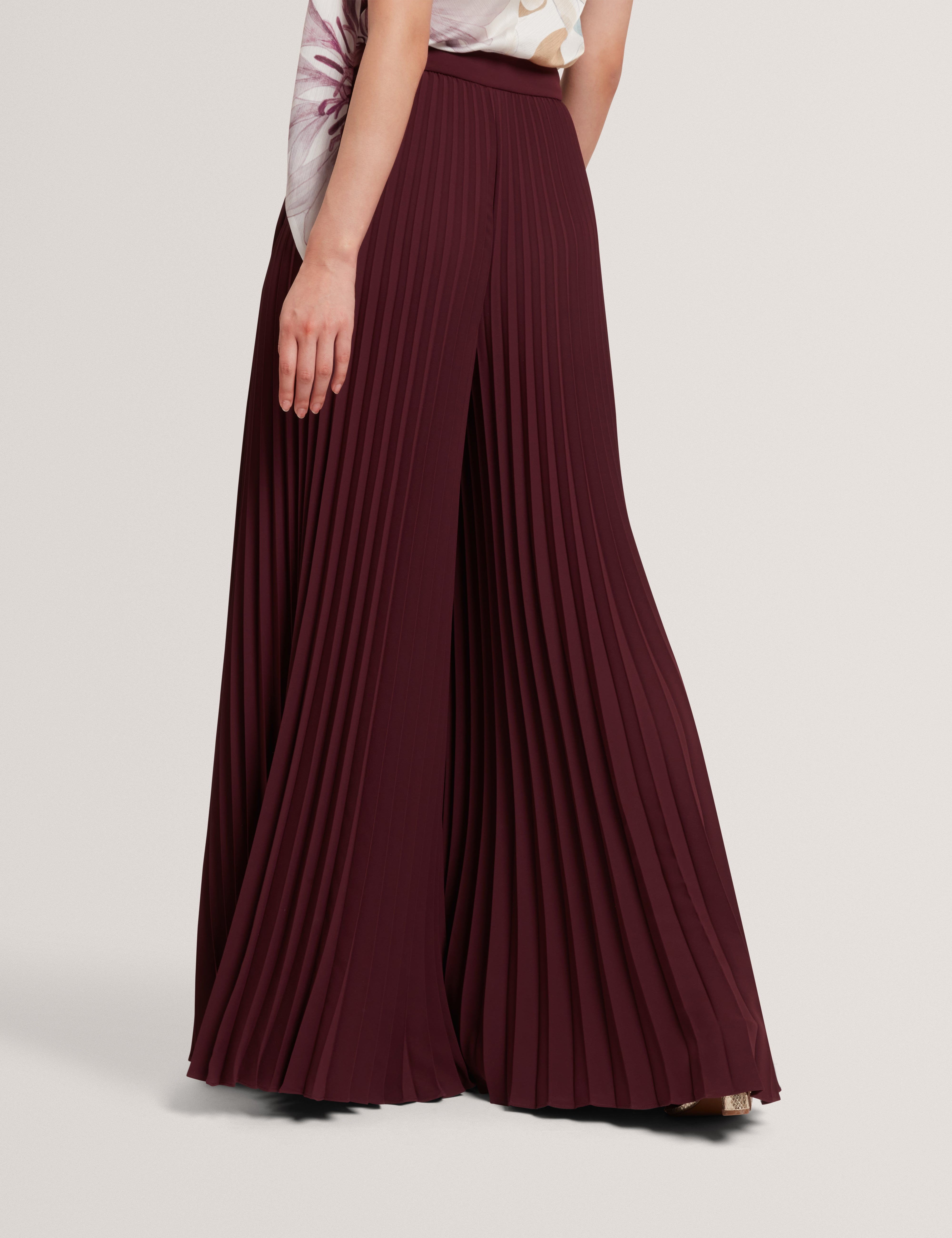 Haryx Pleated Wide Leg Trouser Oxblood
