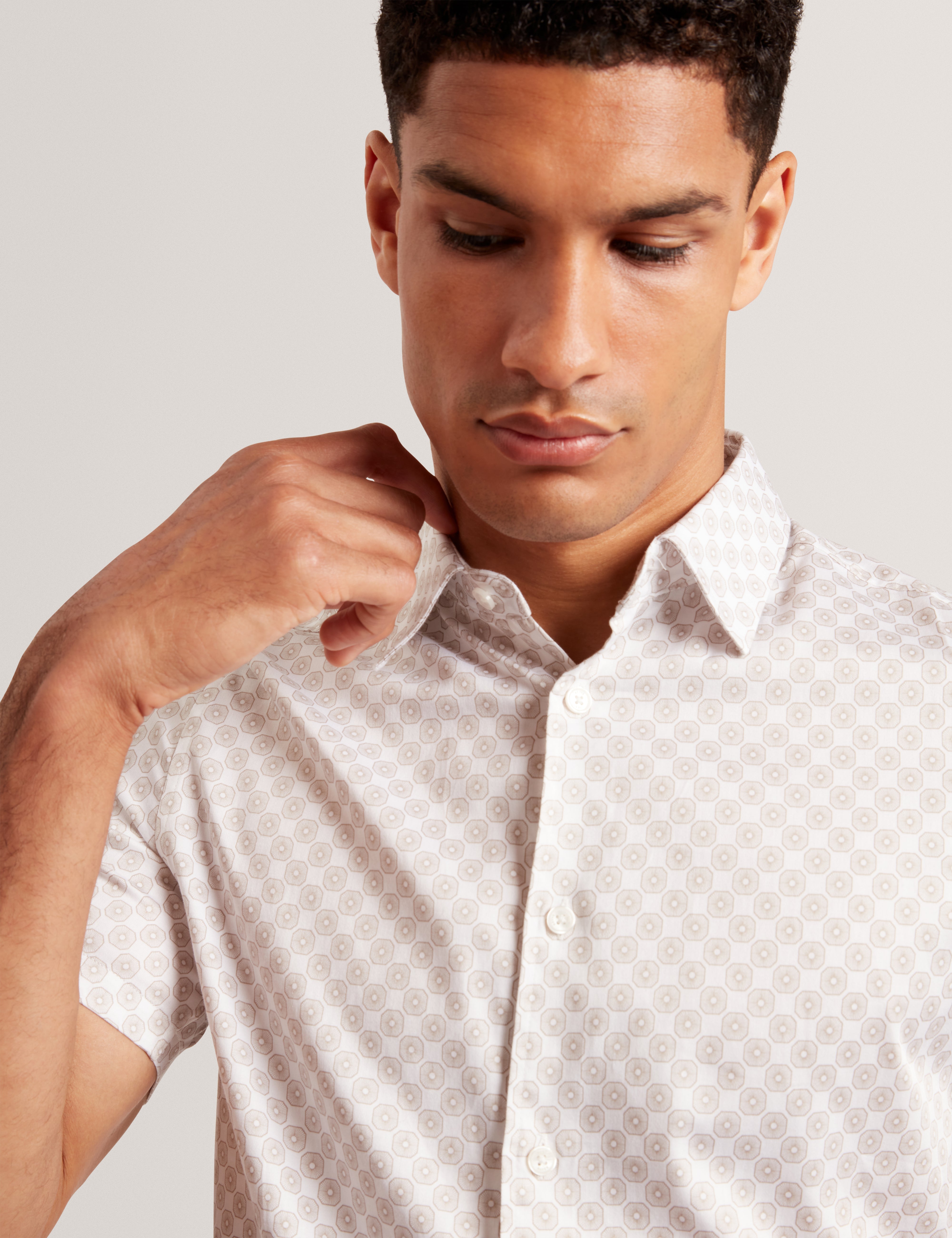 Sefsho Ss Slim Fit Circle Geo Print Shirt Taupe