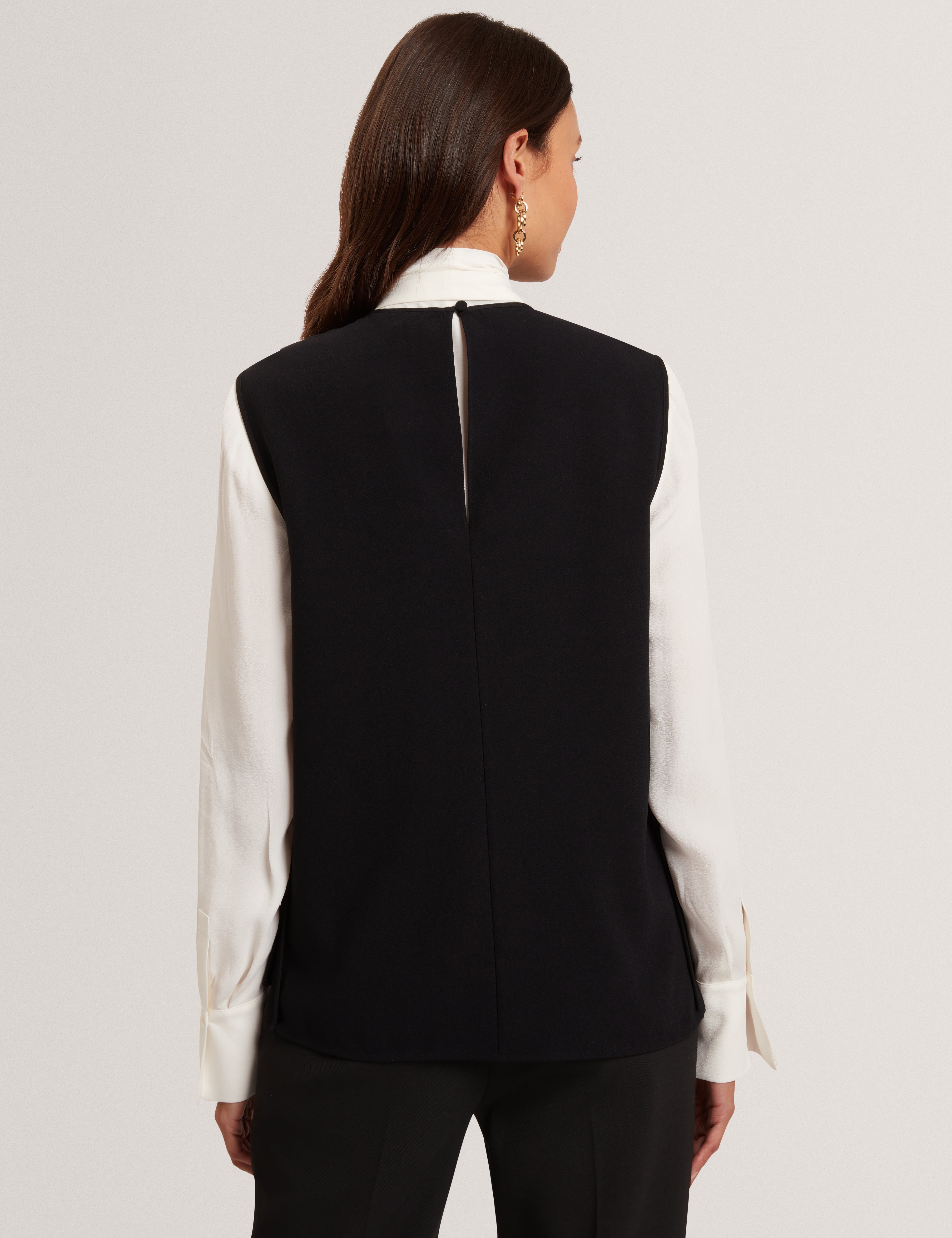 Marmia Sleeveless Top With Piping Detail Black