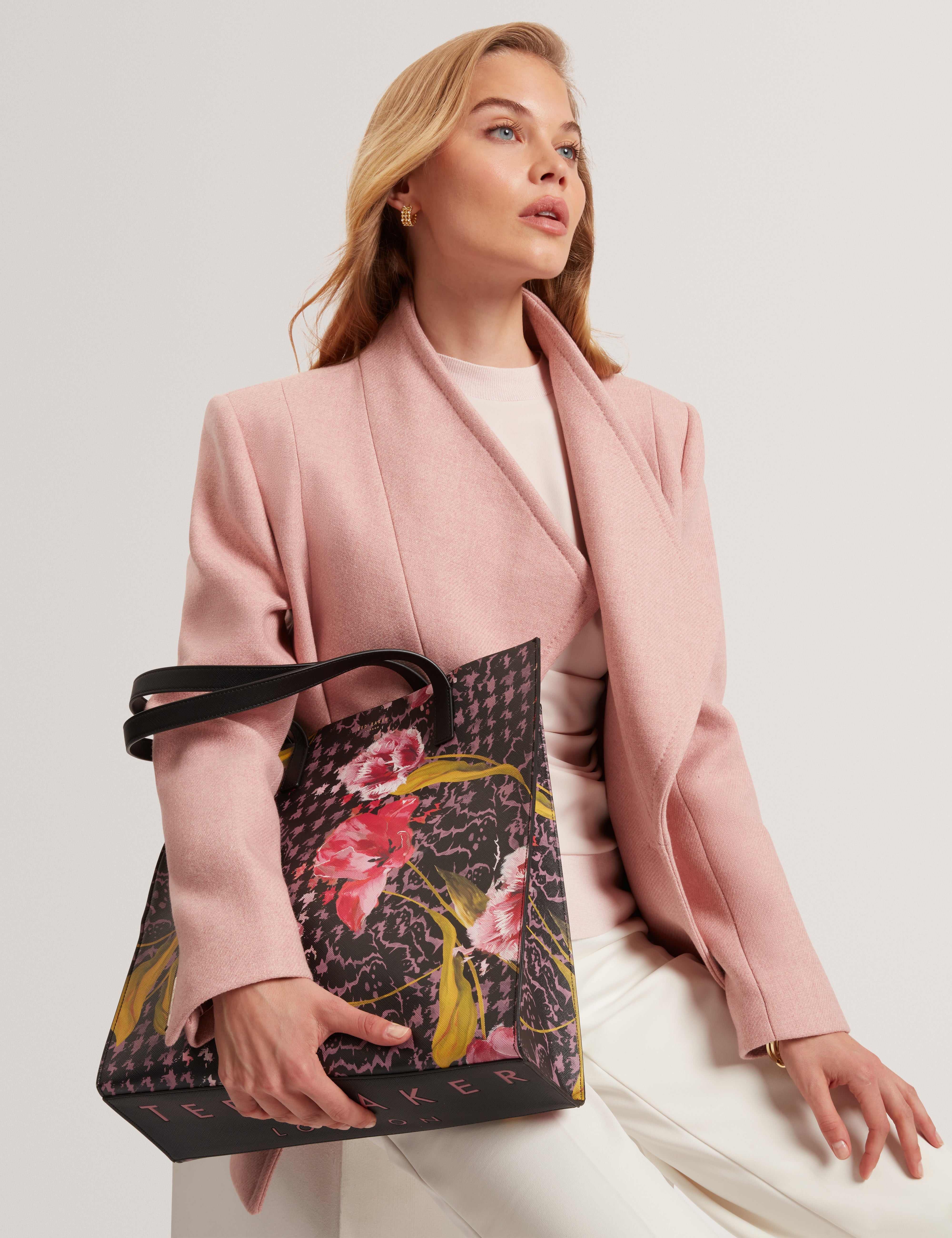 Tullsa Floral Printed Large Icon Bag Black