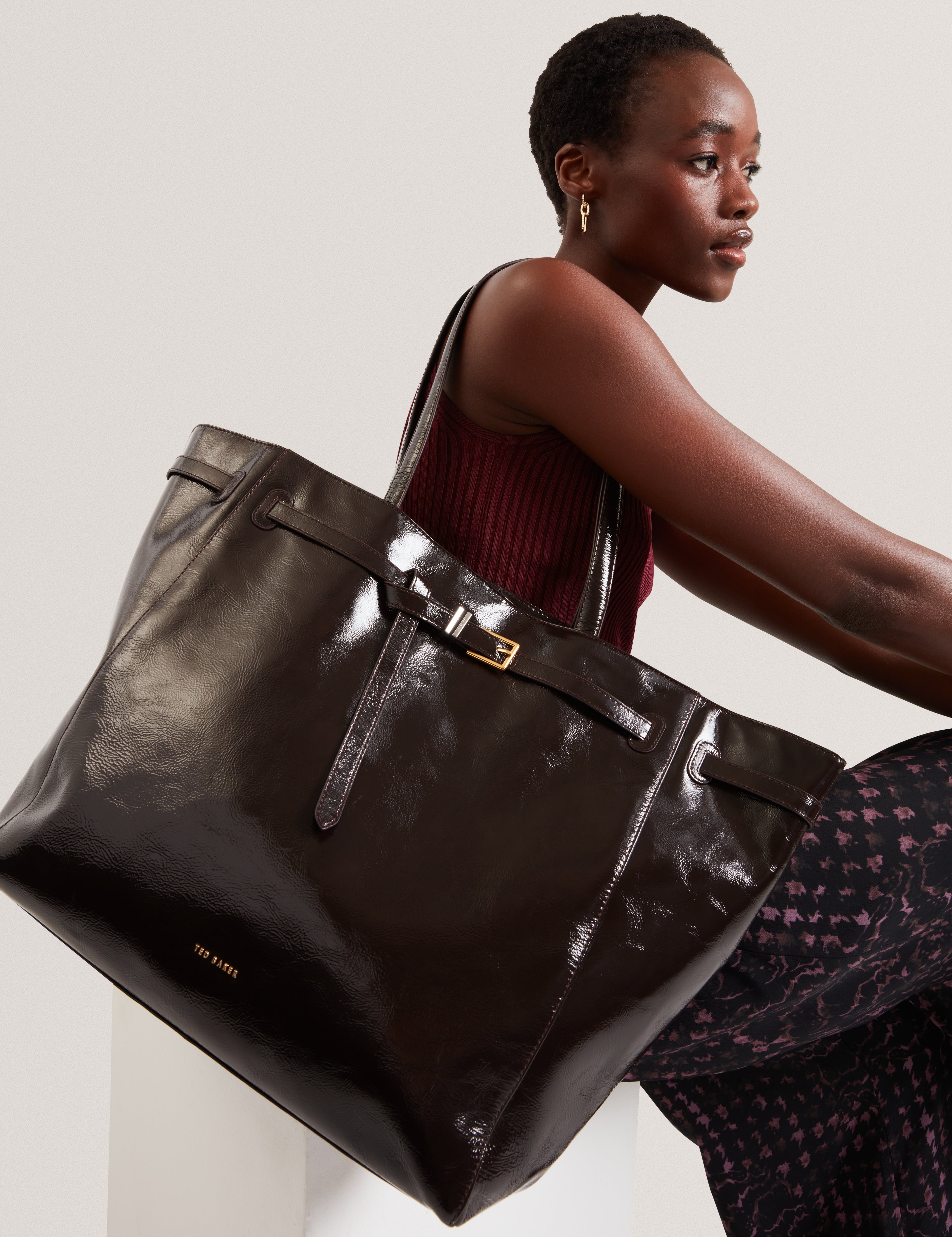 Ccarmen Crinkle Patent Belted Detail Tote Bag Brn-Choc