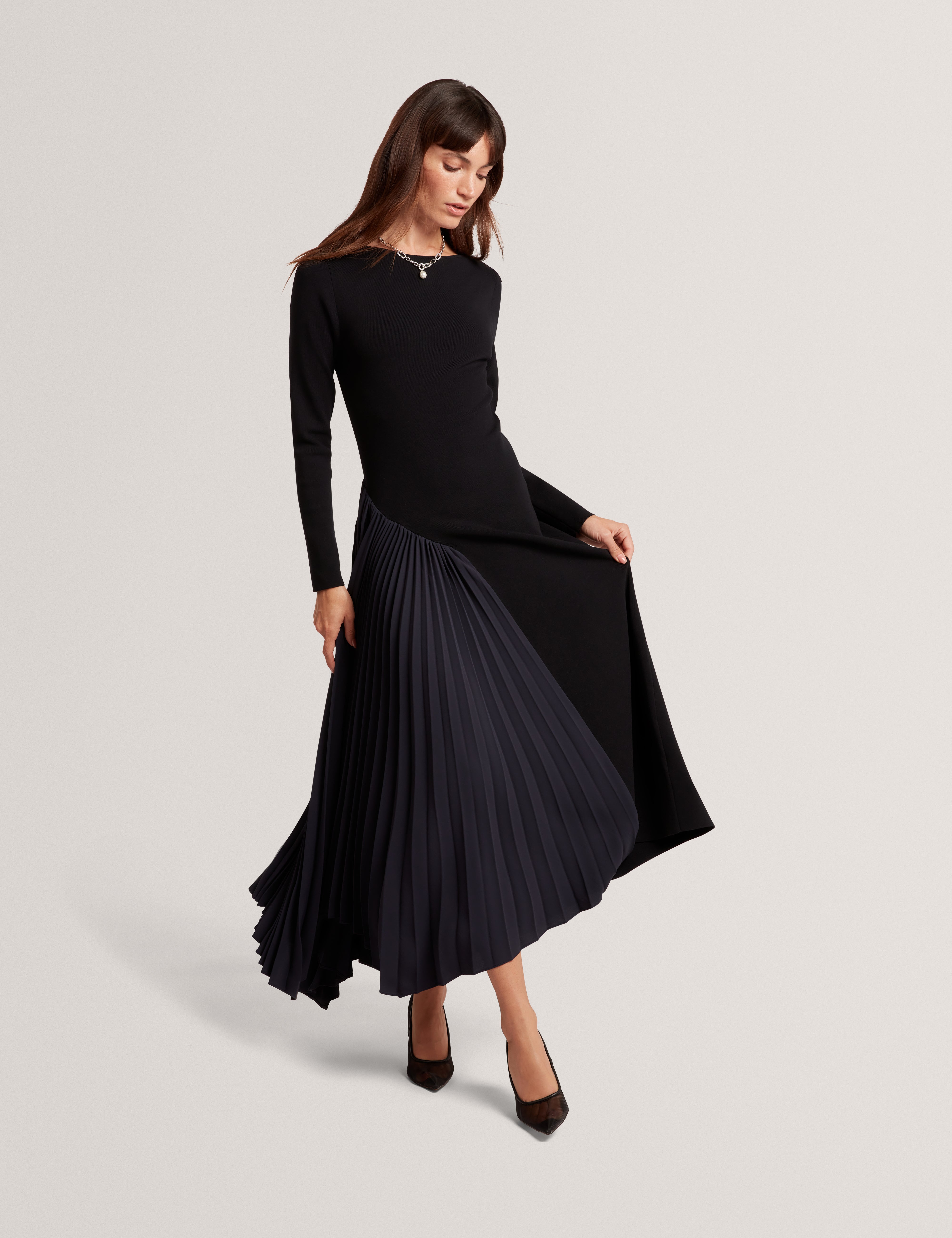 Belviee Long Sleeve Knit Midi Dress With Pleat P Navy