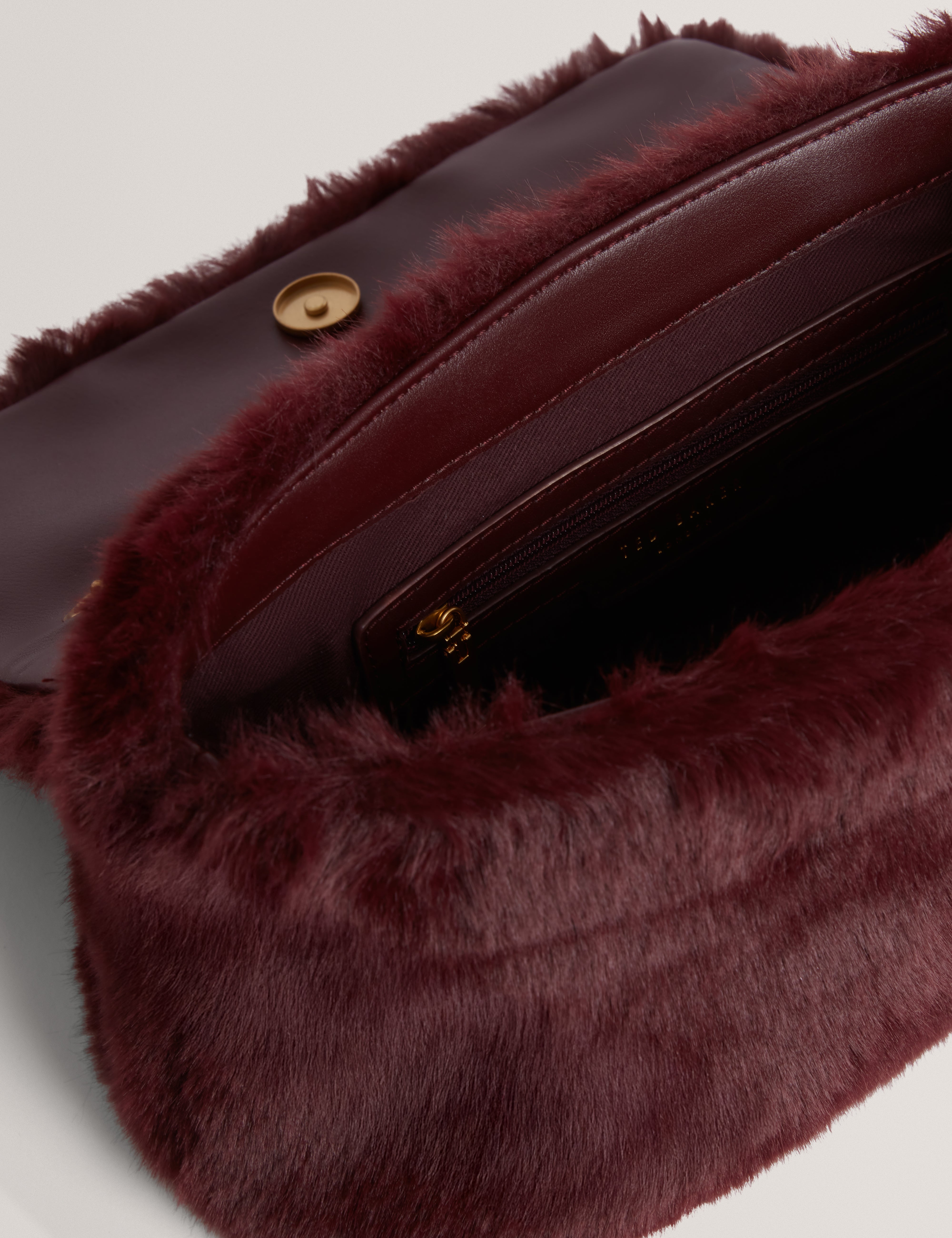 Anilie Tb Detail Faux Fur Shoulder Bag Wine