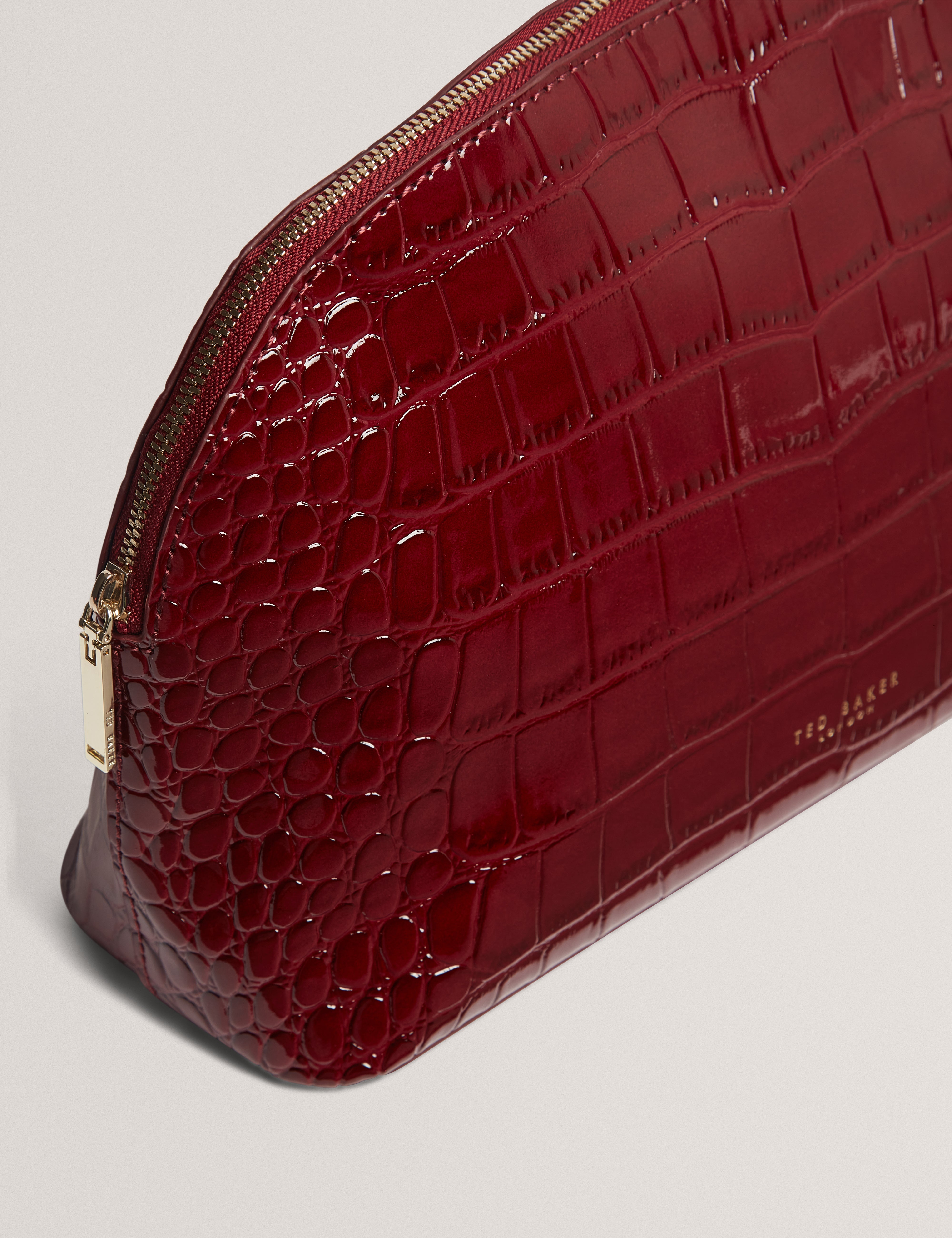 Valoris Croc Effect Large Washbag Wine