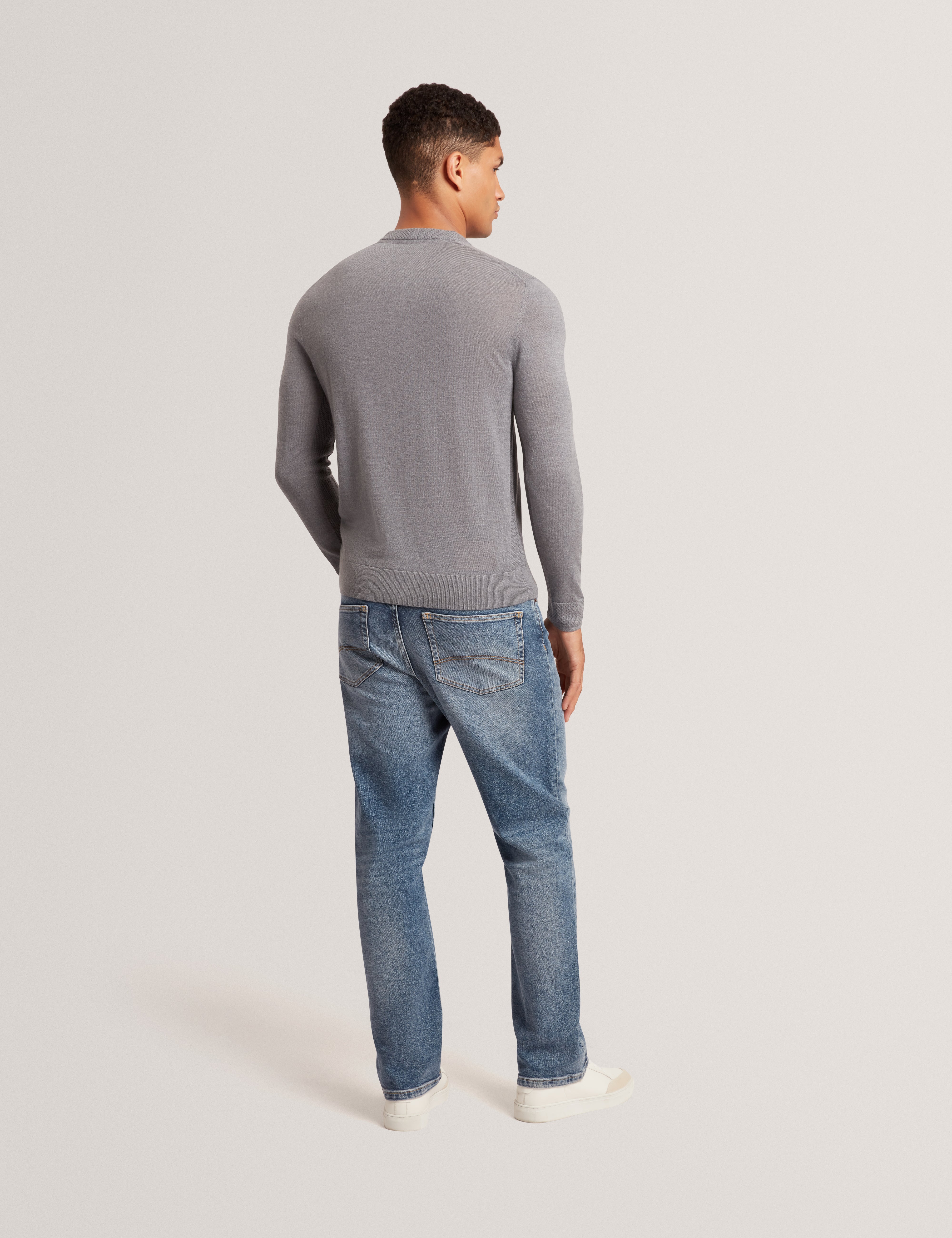 Resye Branded Merino V-Neck Jumper Mid-Grey