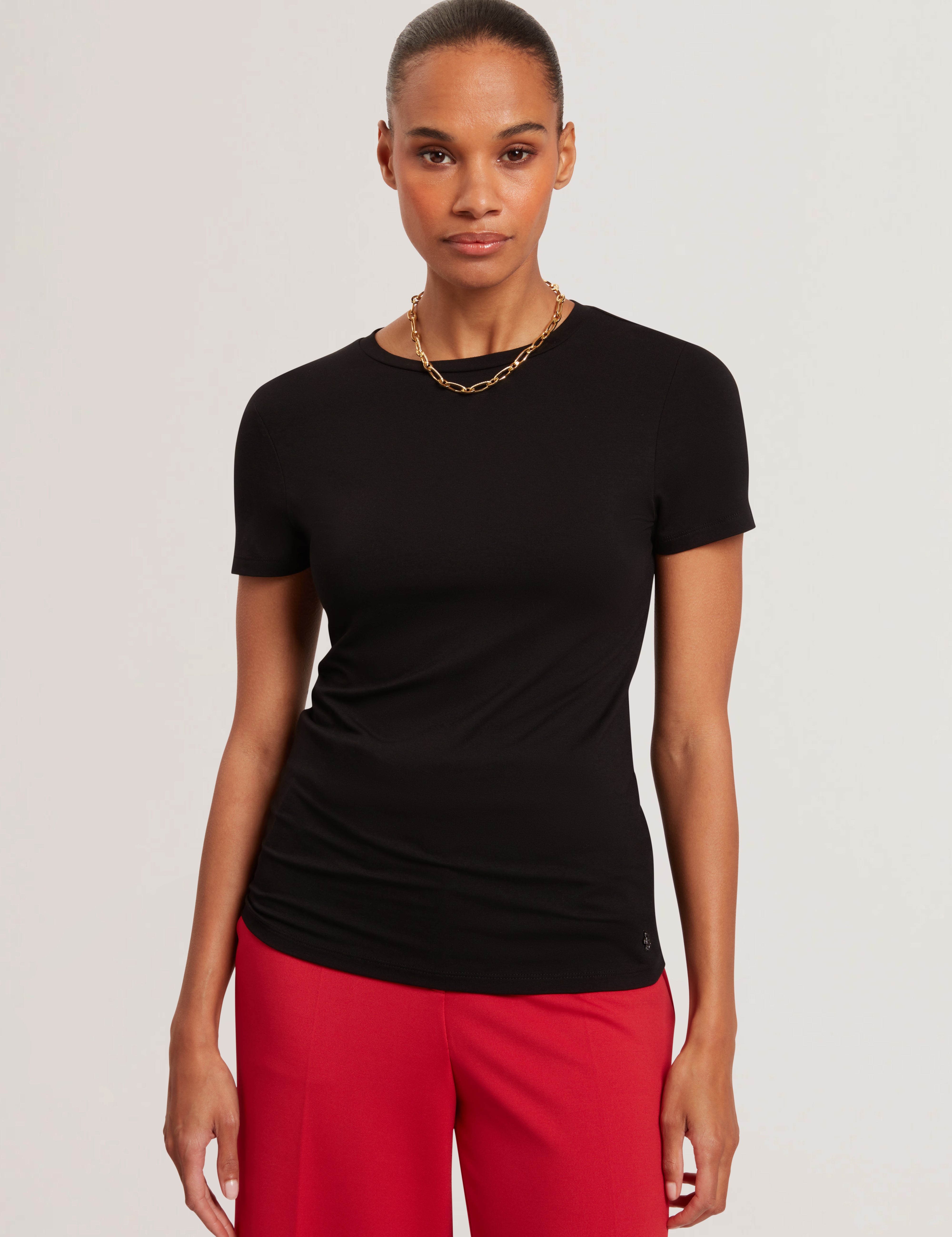 Larnaa Short Sleeve Fitted Tee Black