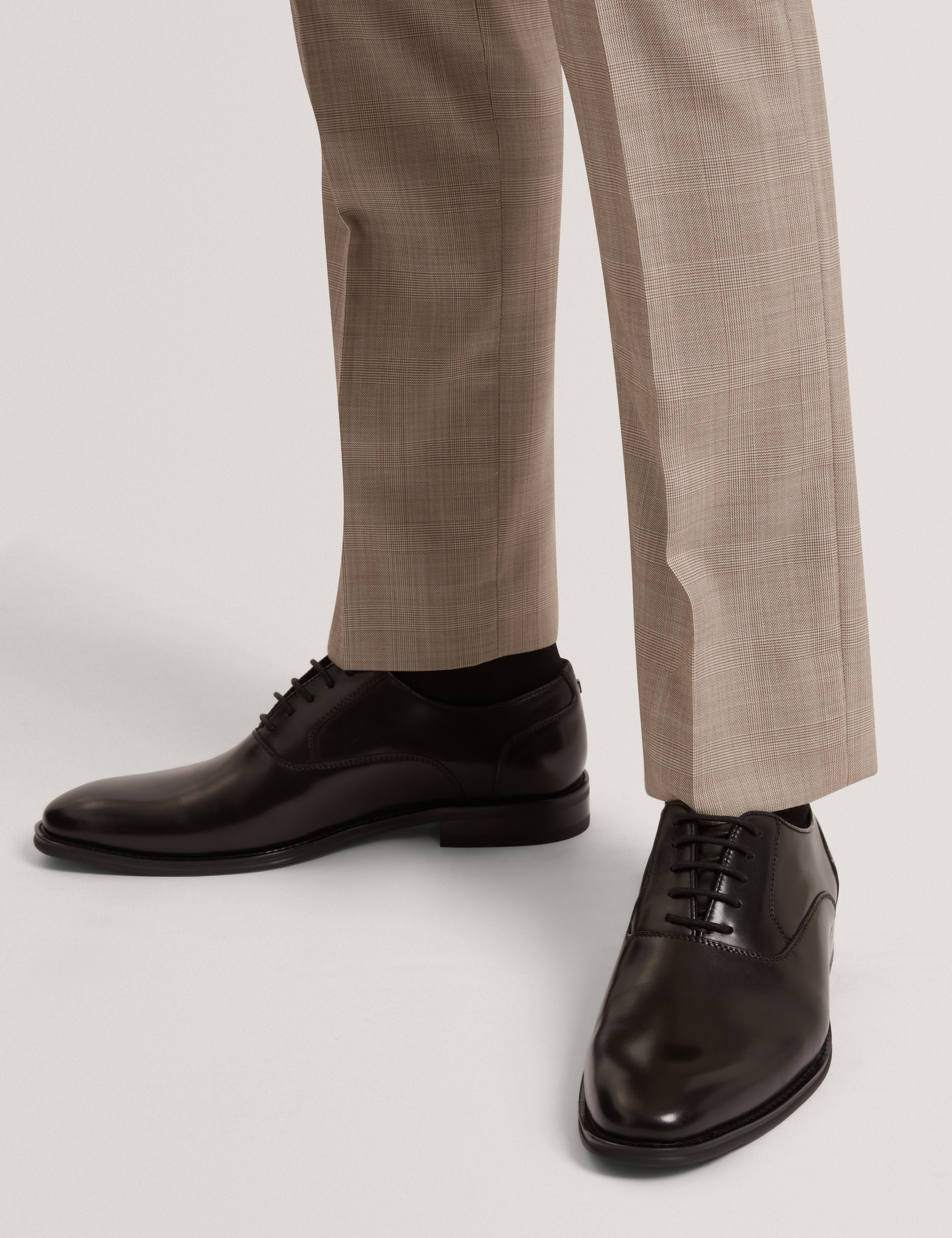 Waldem Brogue Chukka Boot Black