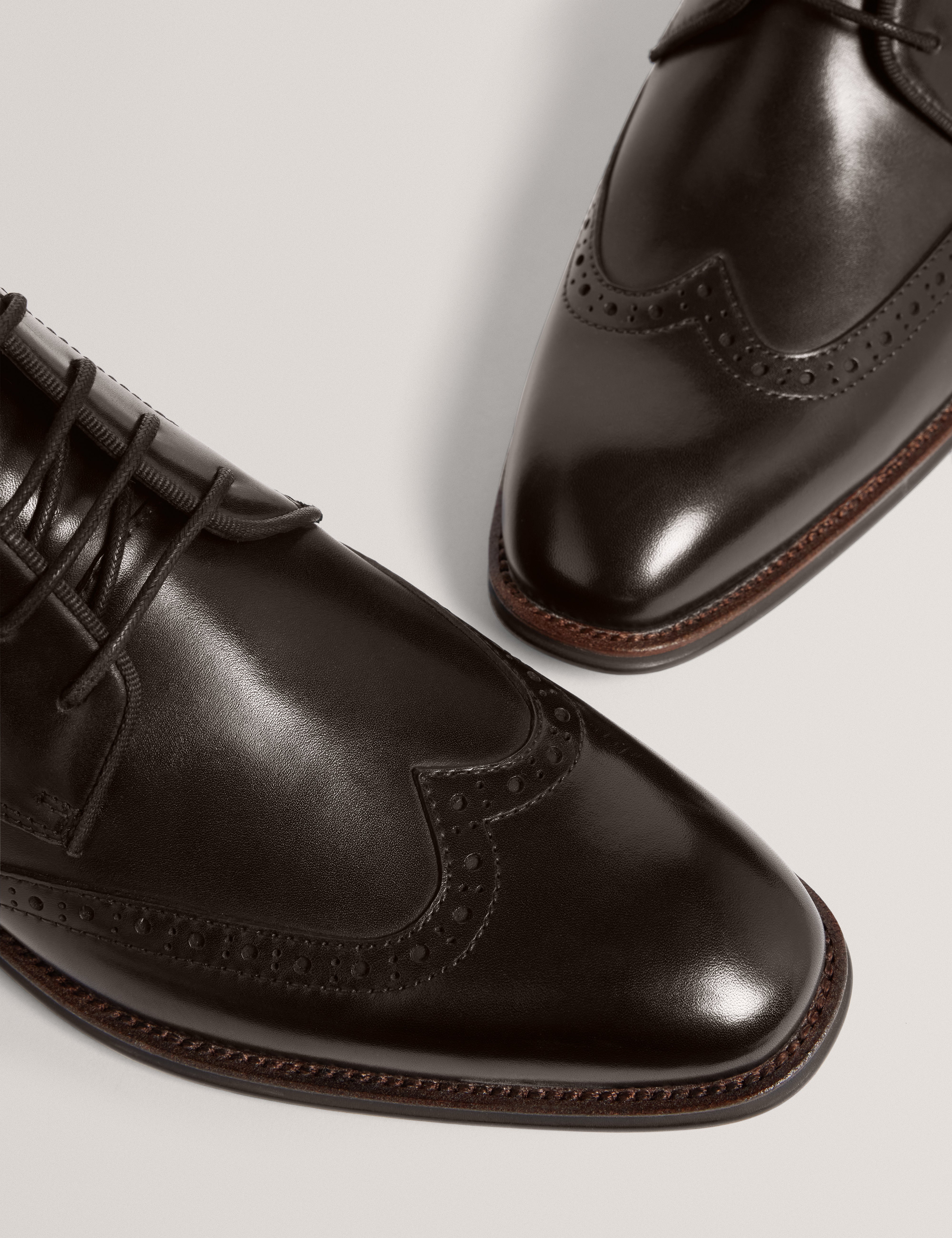 Waldem Brogue Chukka Boot Black