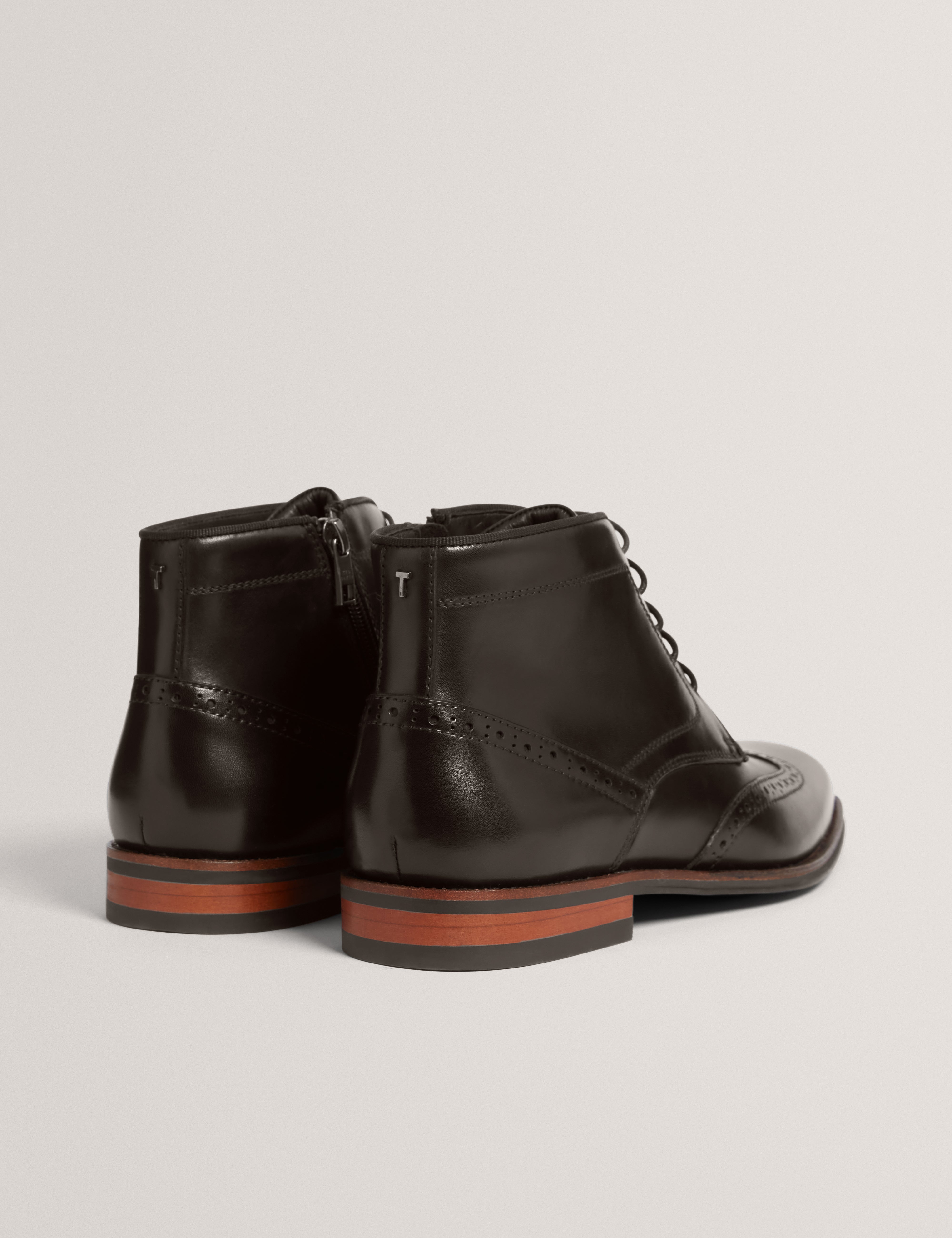 Waldem Brogue Chukka Boot Black