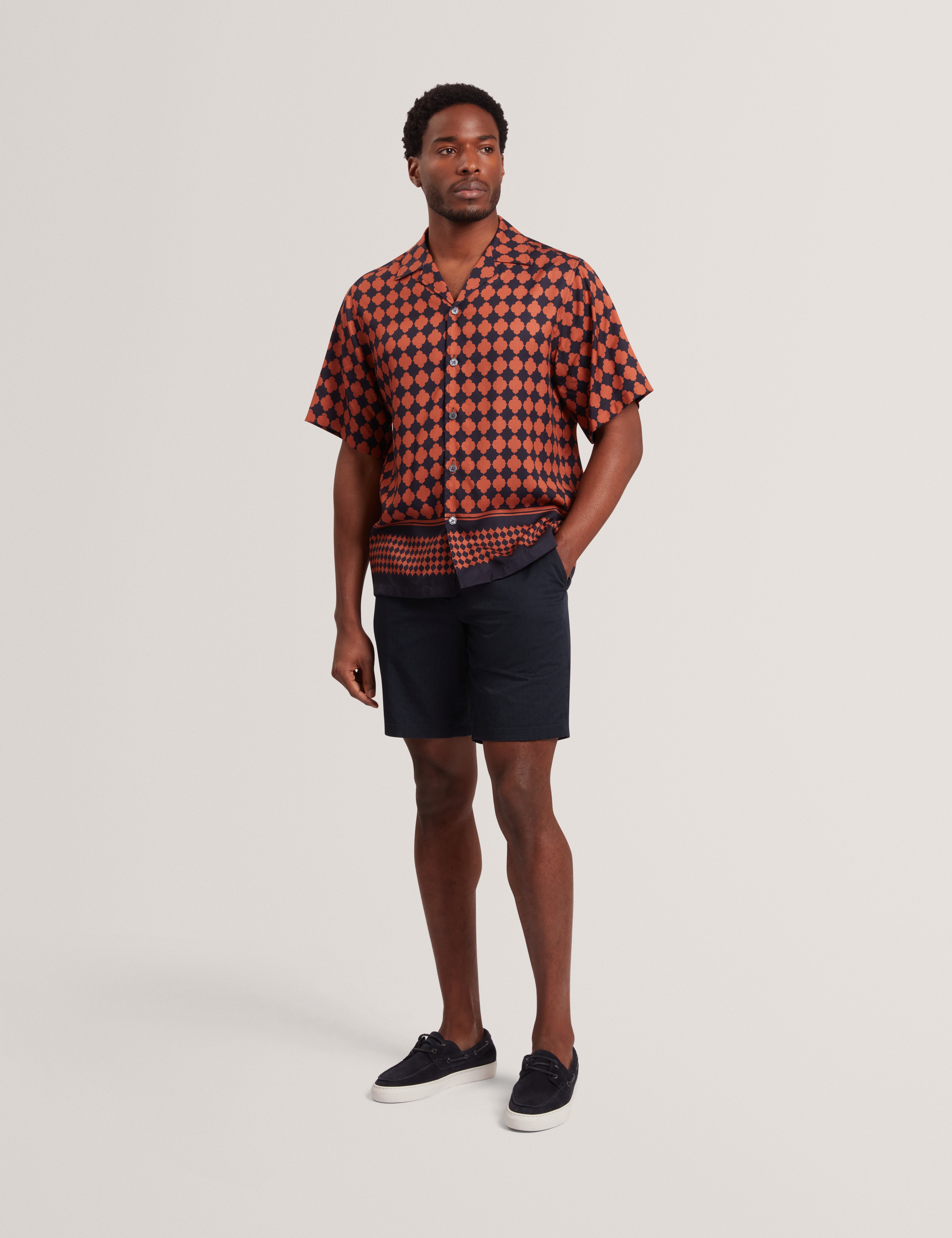 Jirahu Short Sleeve Regular Border Tile Shirt Brn-Red