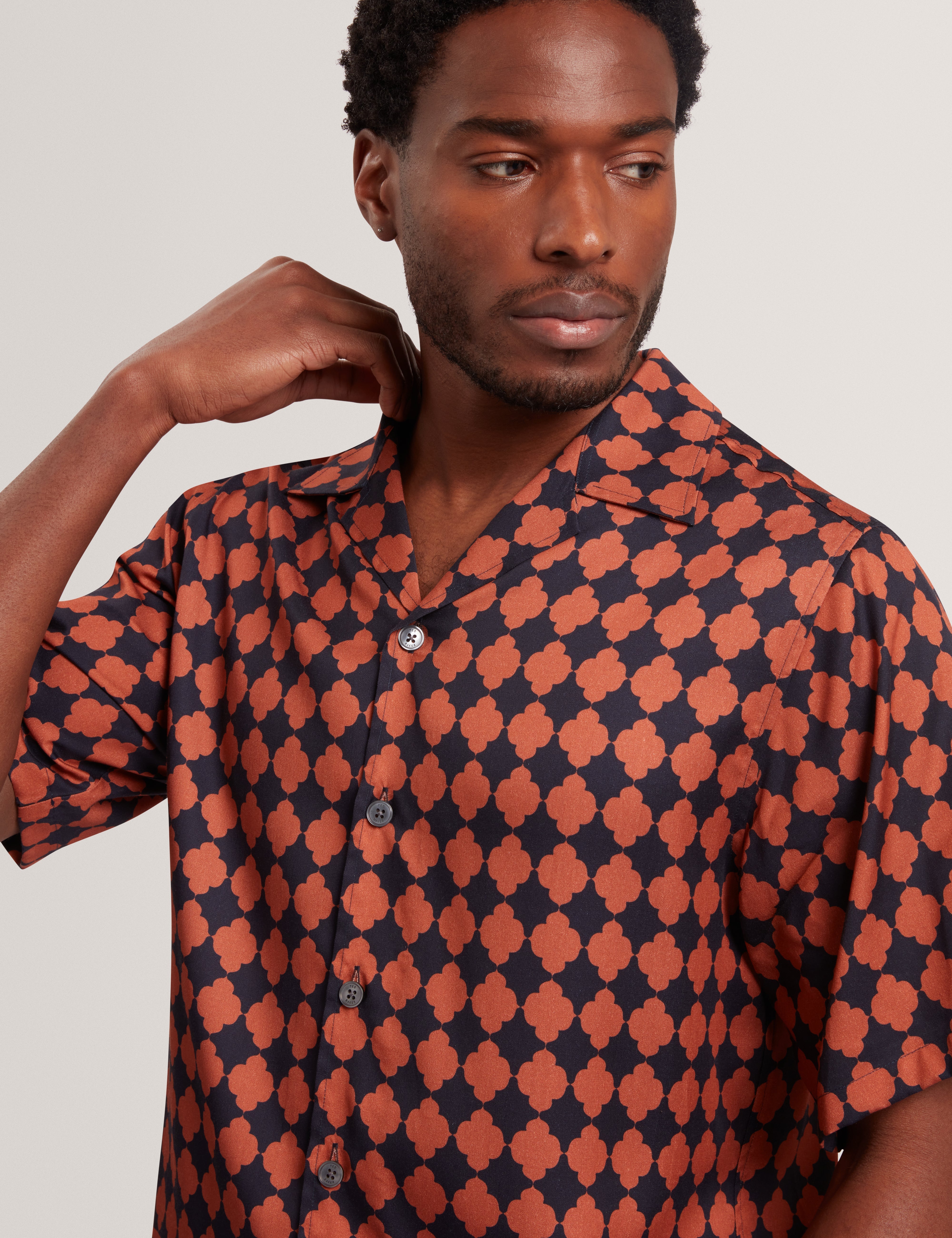Jirahu Short Sleeve Regular Border Tile Shirt Brn-Red