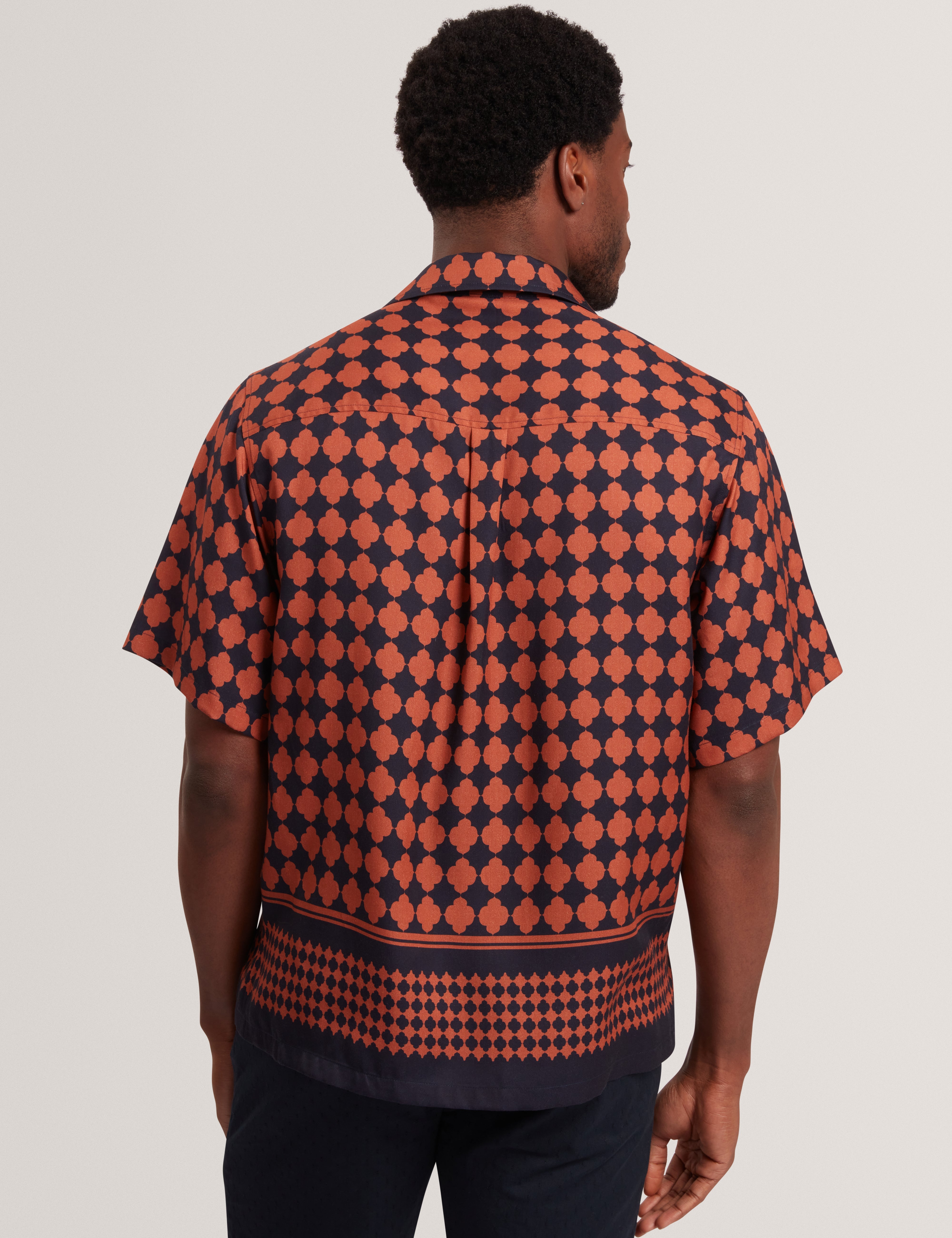 Jirahu Short Sleeve Regular Border Tile Shirt Brn-Red
