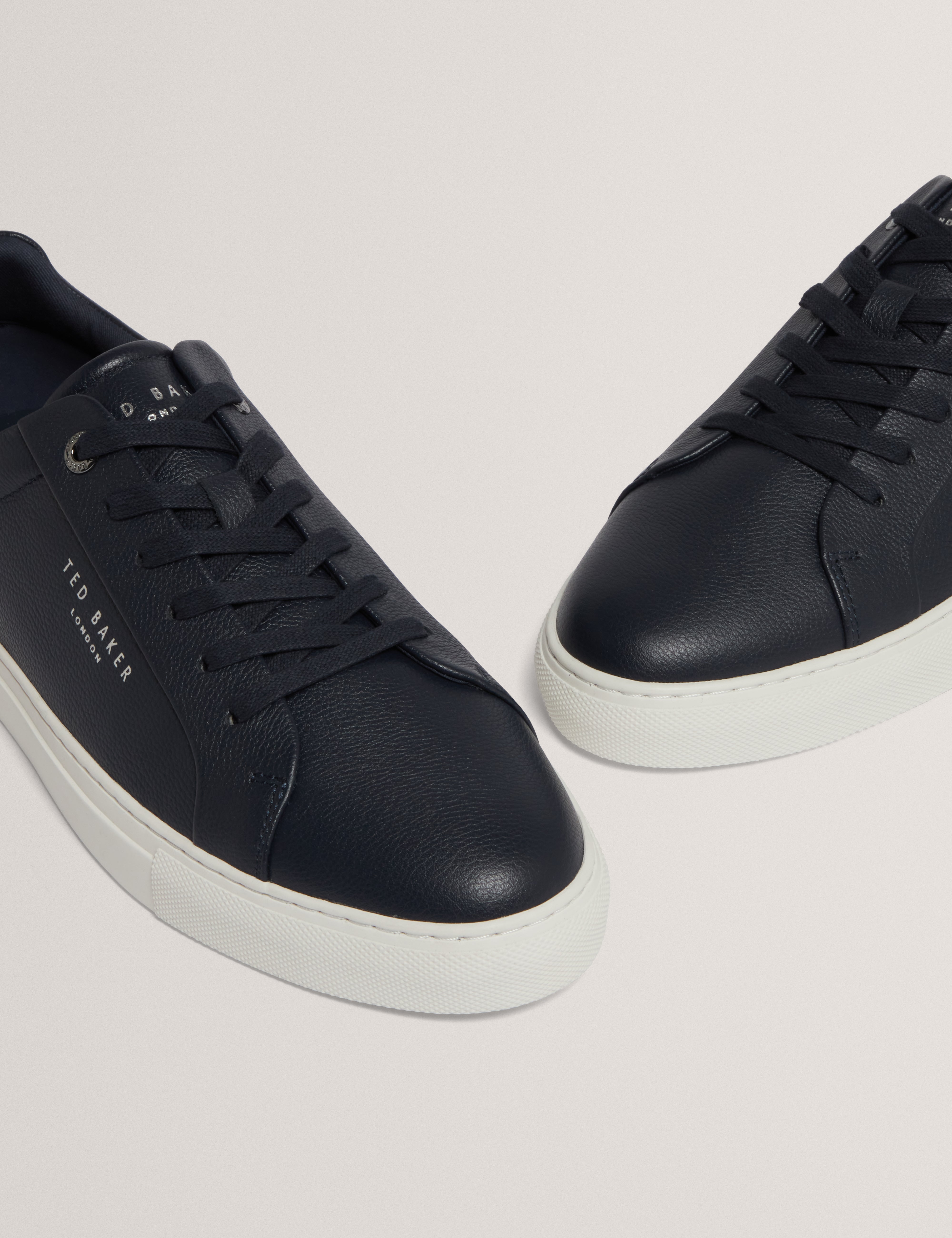 Artemo Webbing Detail Trainer Navy