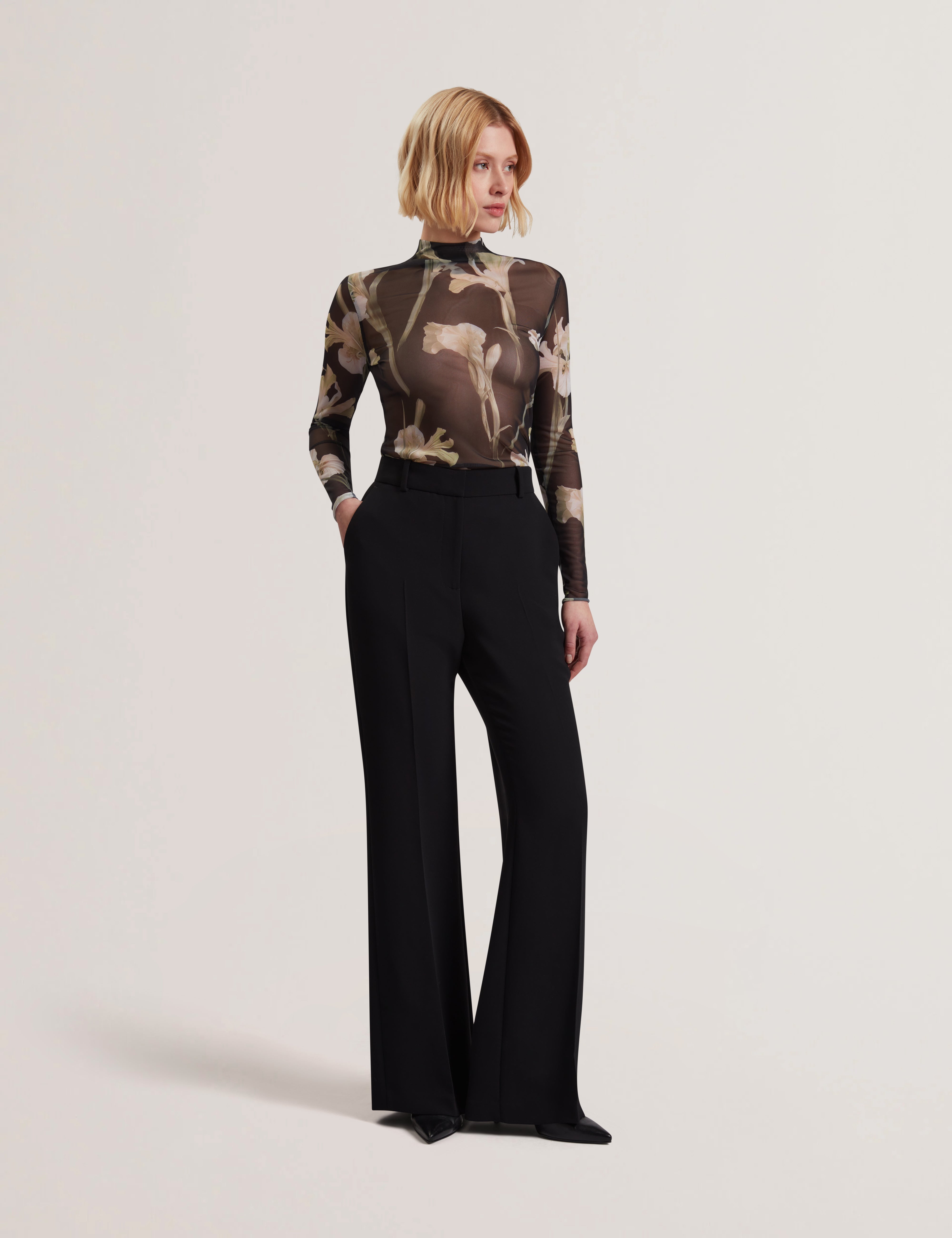 Molasca High Waisted Slim Kickflare Black
