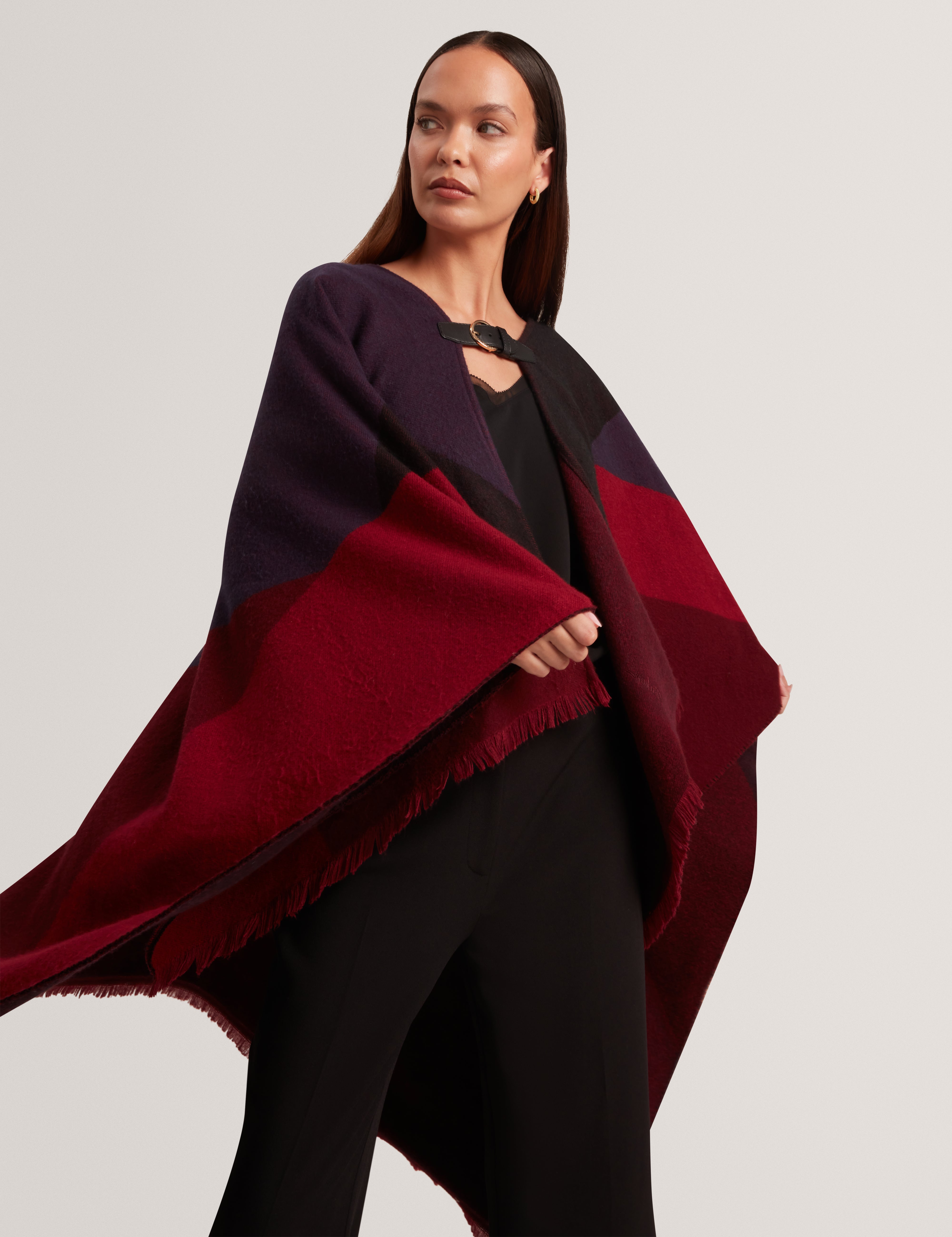 Suffia Buckle Poncho Burnt Red