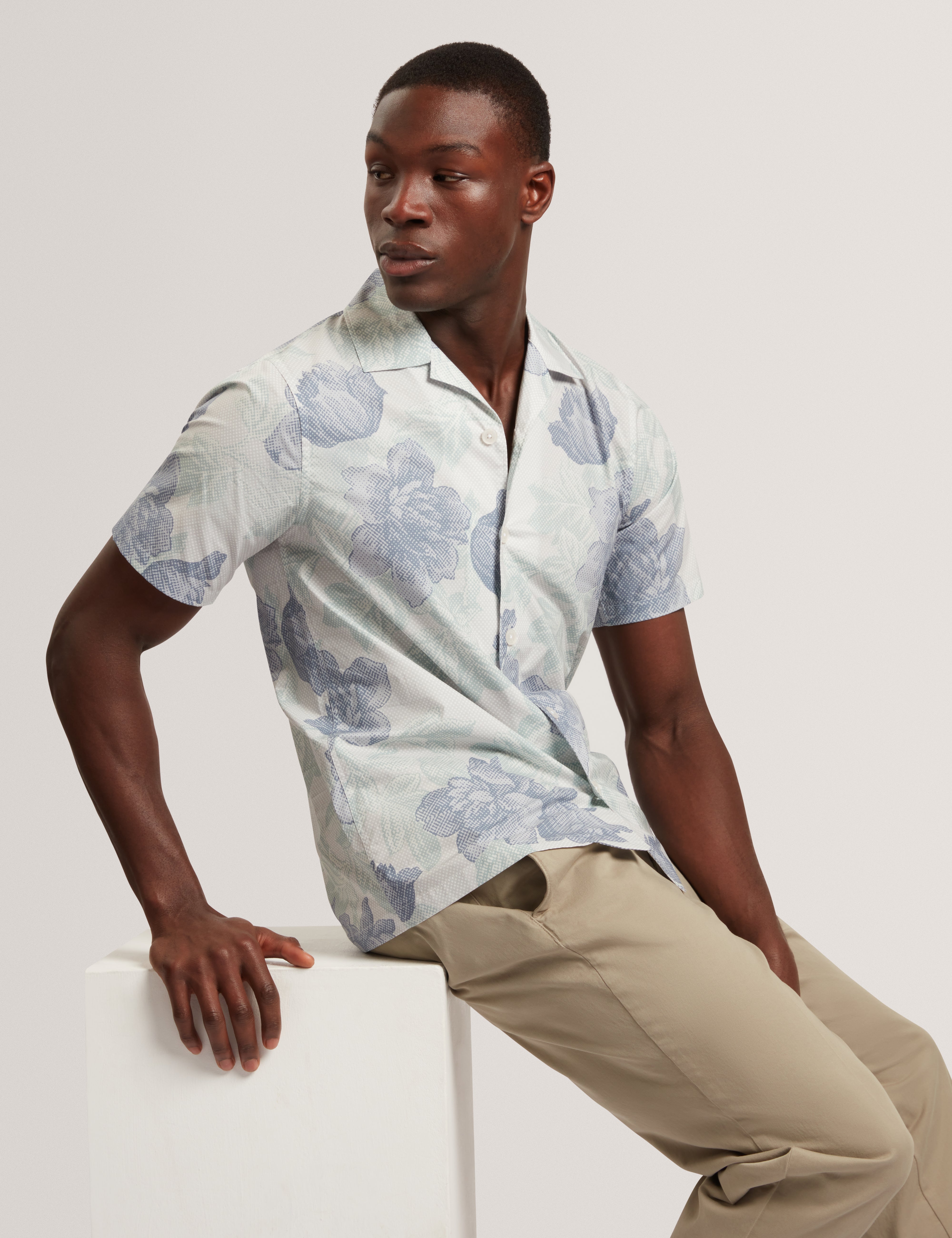 Cesiro Short Sleeve Relaxed Floral Shirt Mid-Green