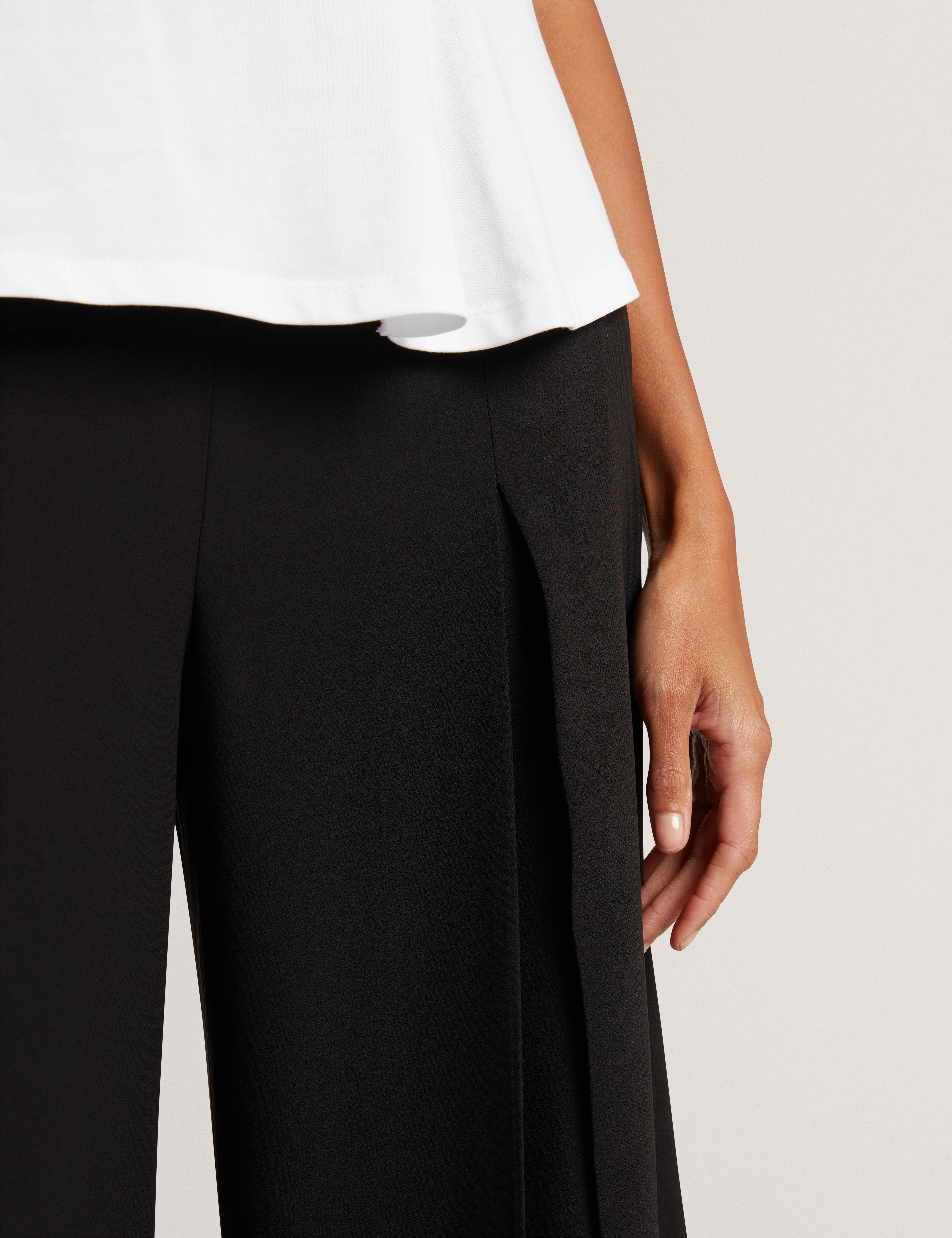 Aepi Front Pleat Wide Leg Trousers Black