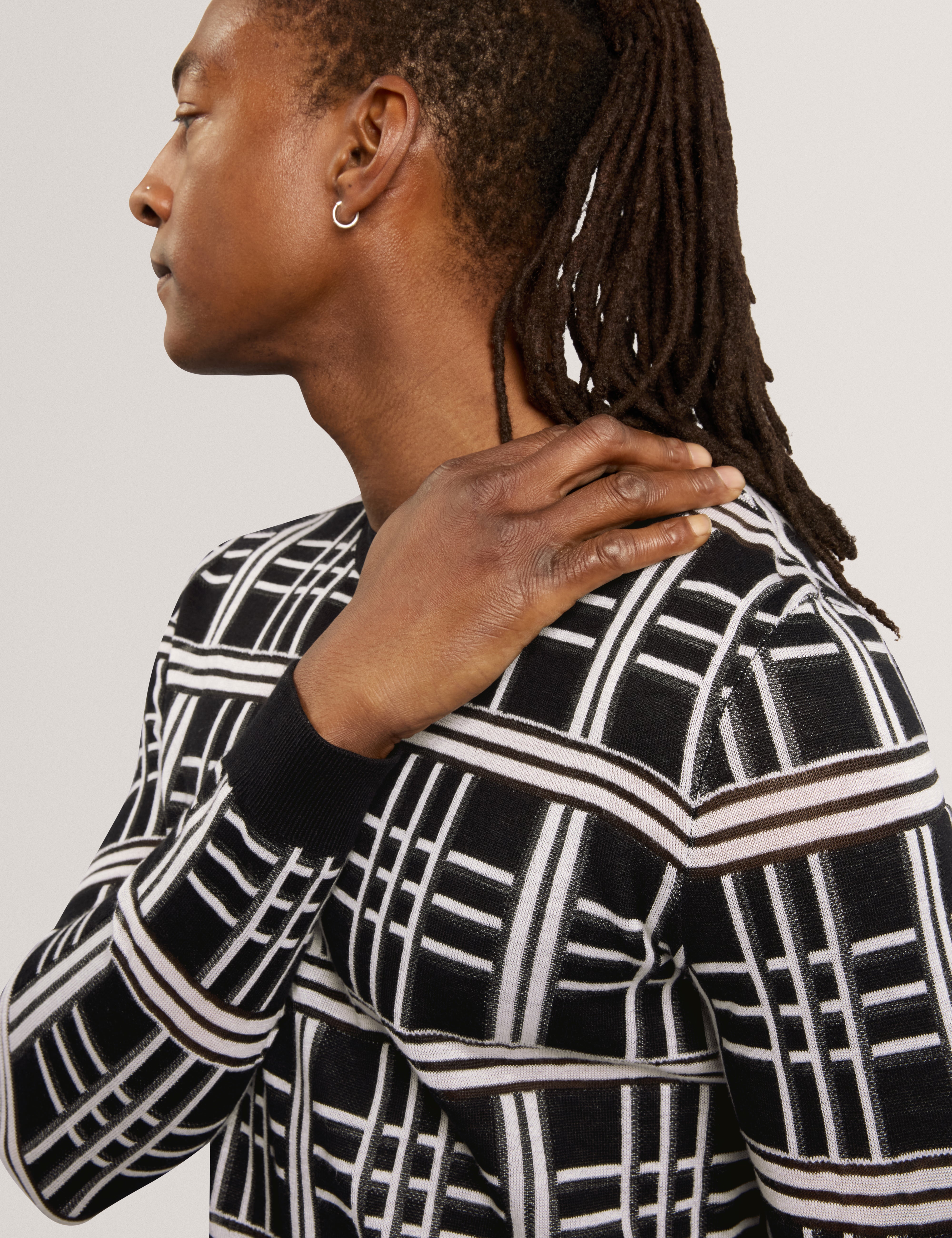 Eatton Check Stitch Crew Neck Black
