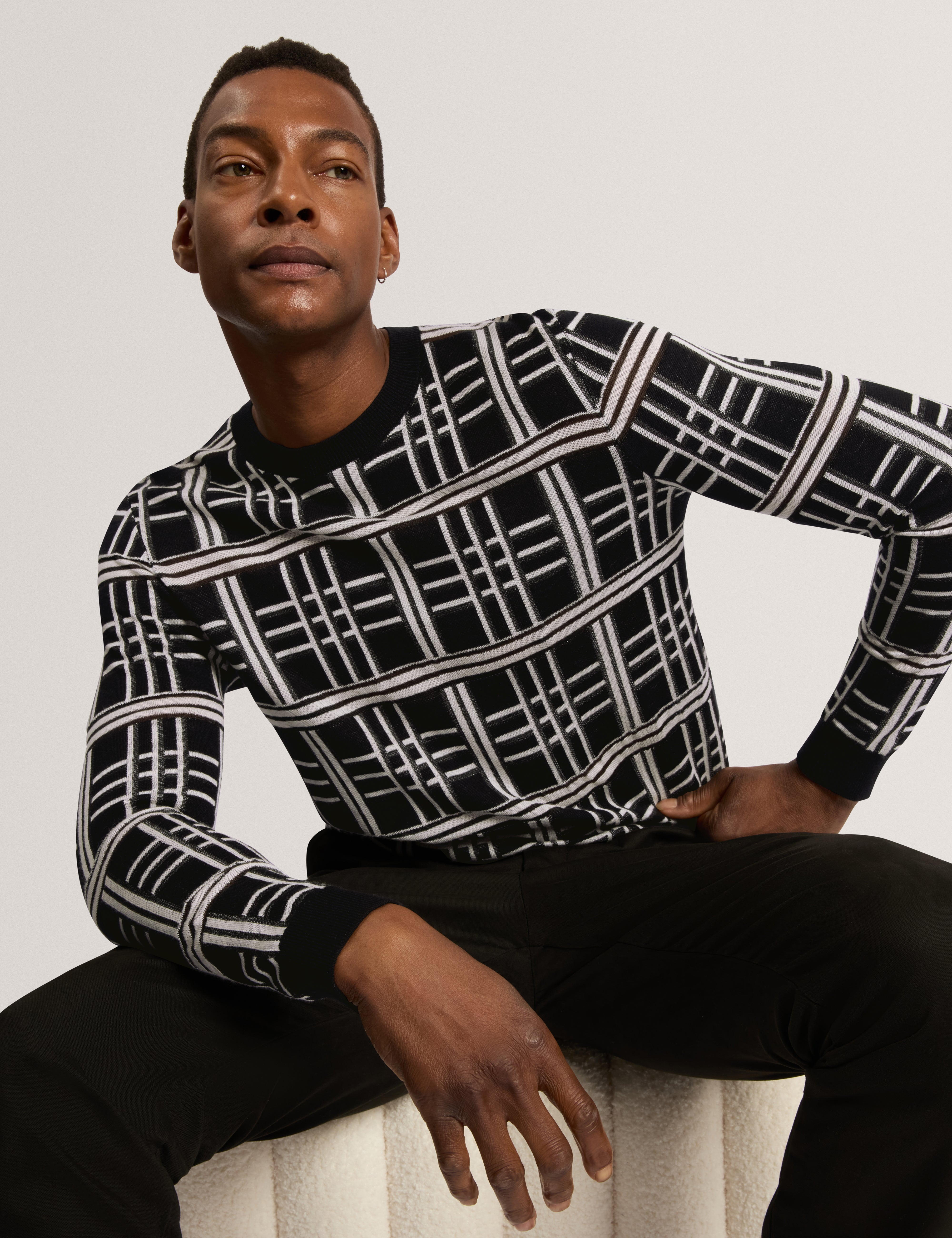 Eatton Check Stitch Crew Neck Black