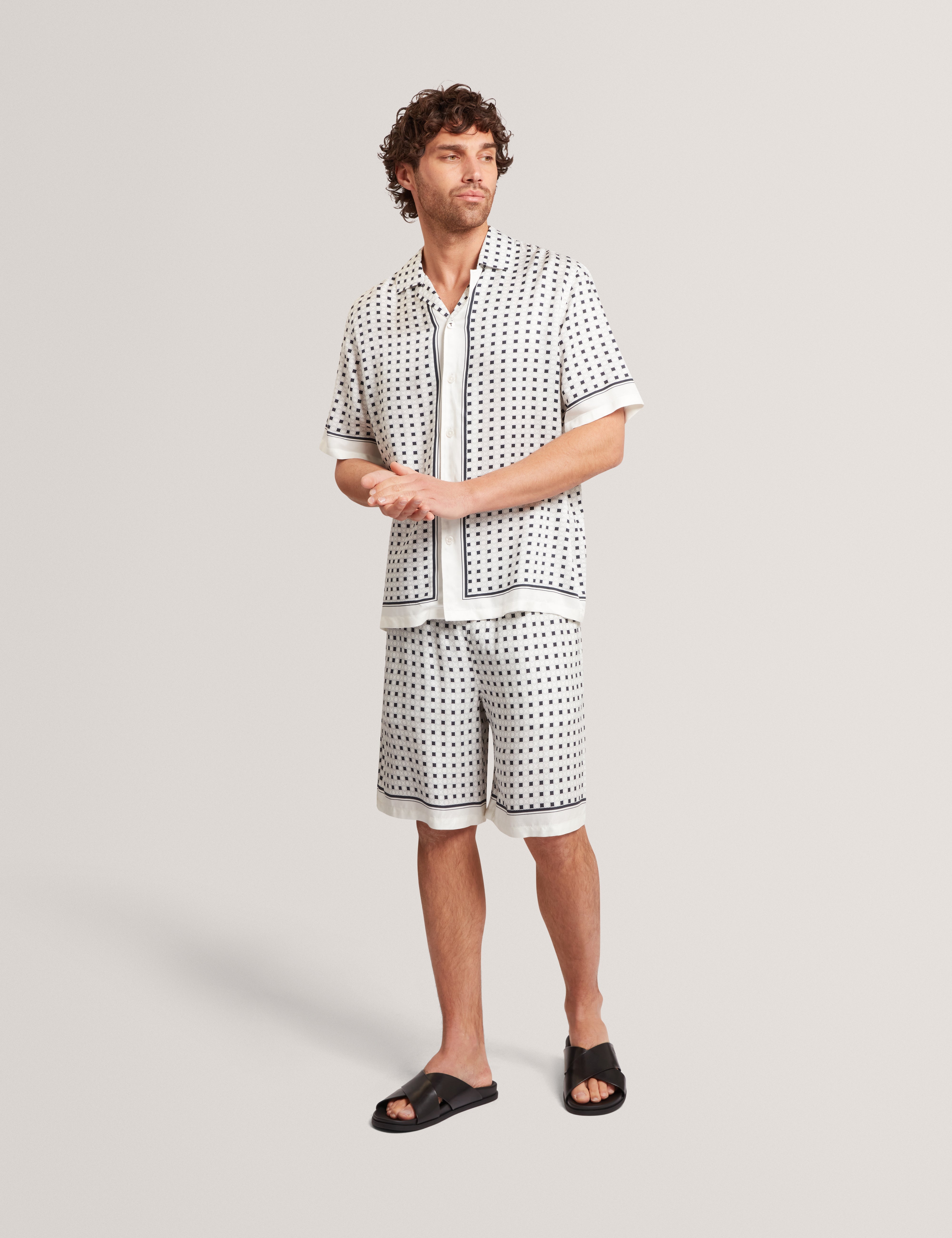 Ferran Ss Relaxed Boarder Print Geo Shirt Ecru