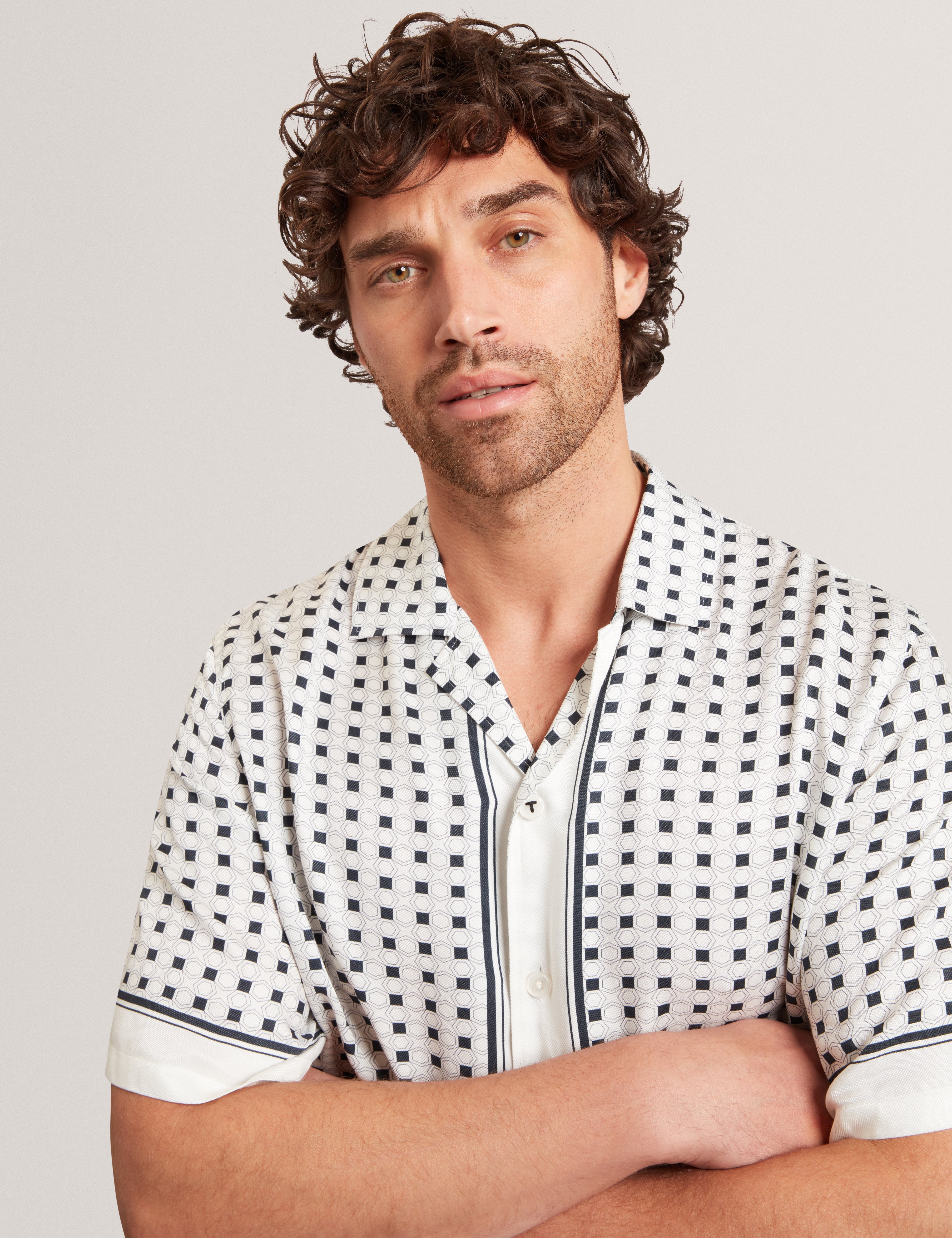 Ferran Ss Relaxed Boarder Print Geo Shirt Ecru