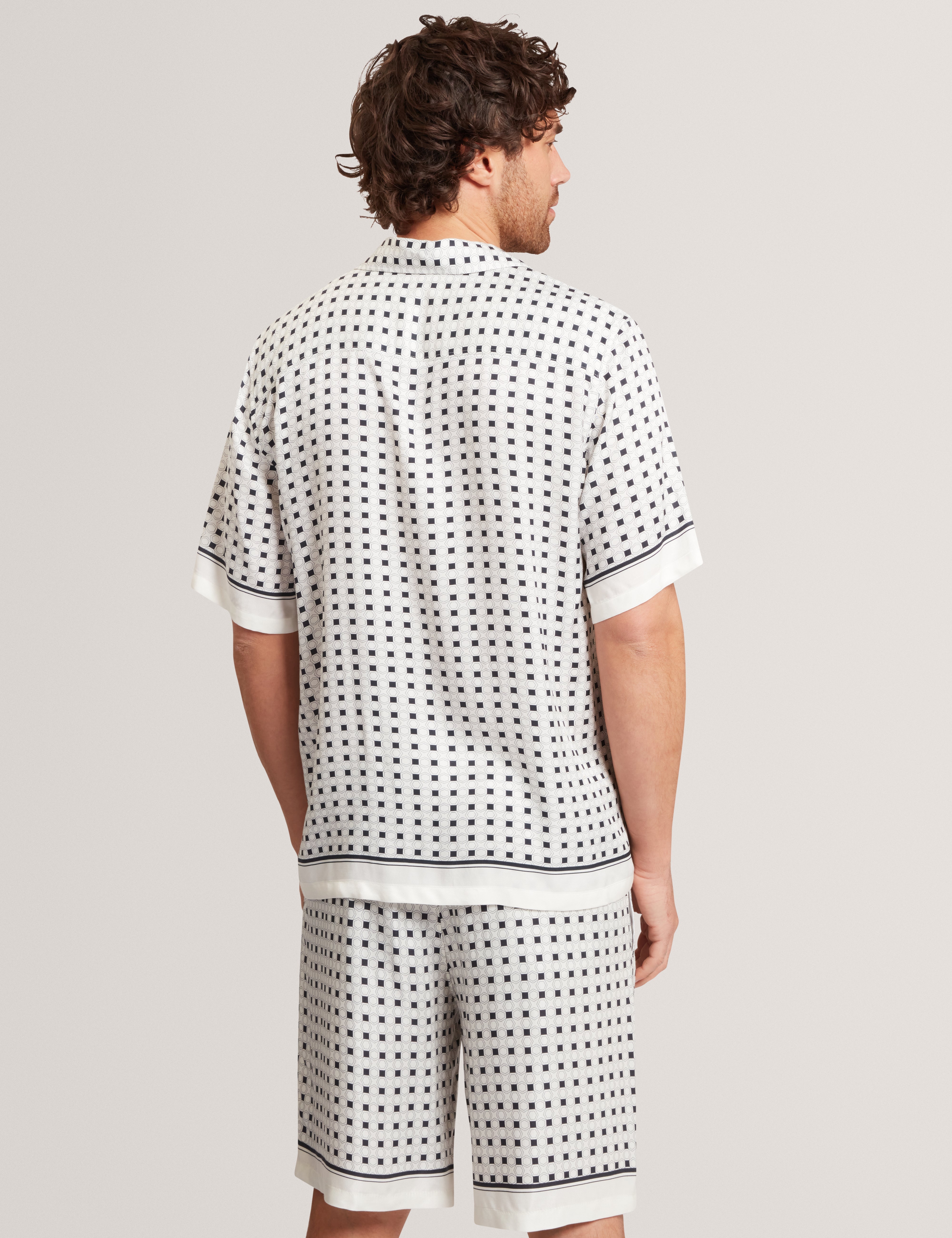 Ferran Ss Relaxed Boarder Print Geo Shirt Ecru