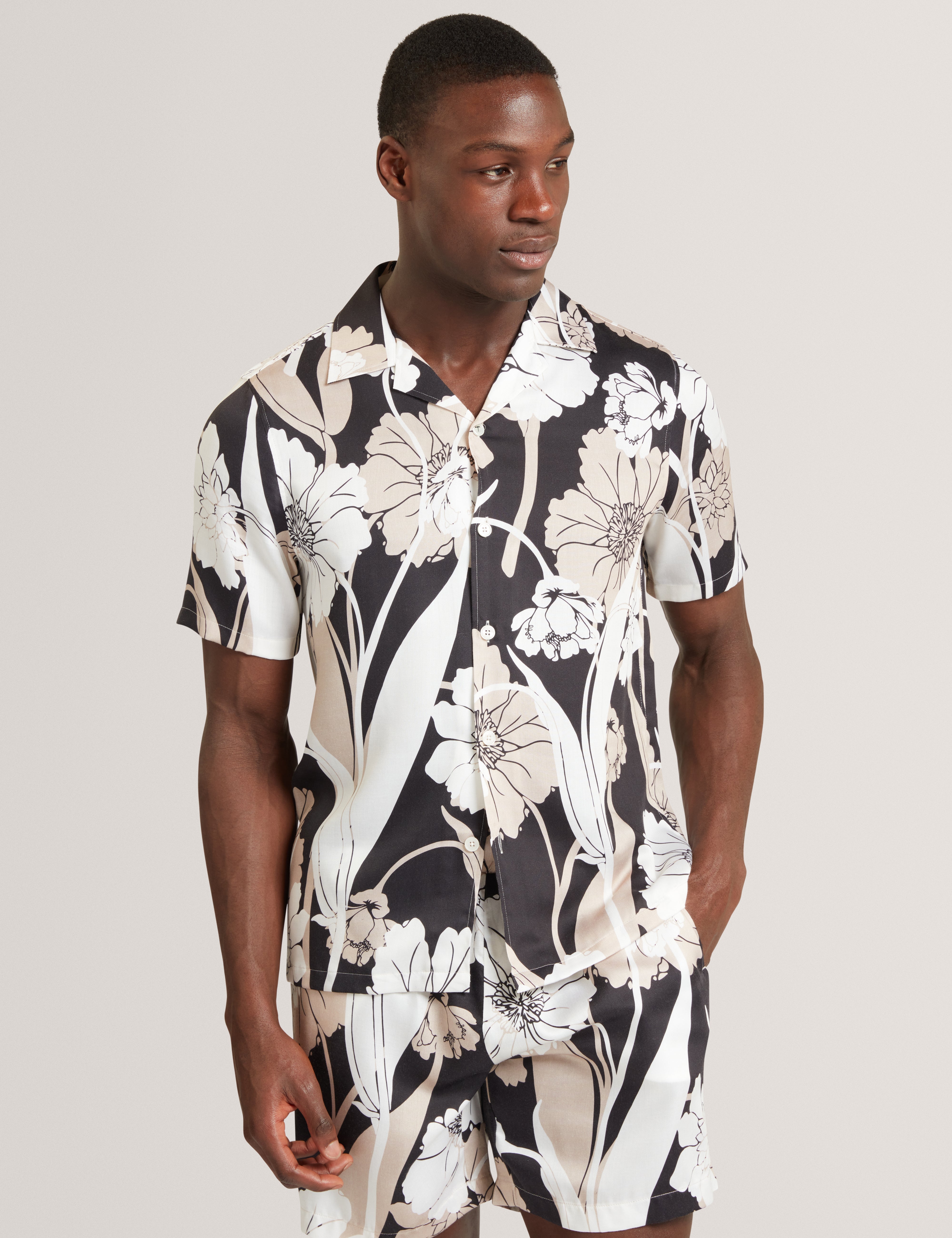 Thorgan Ss Regular Bold Floral Stone