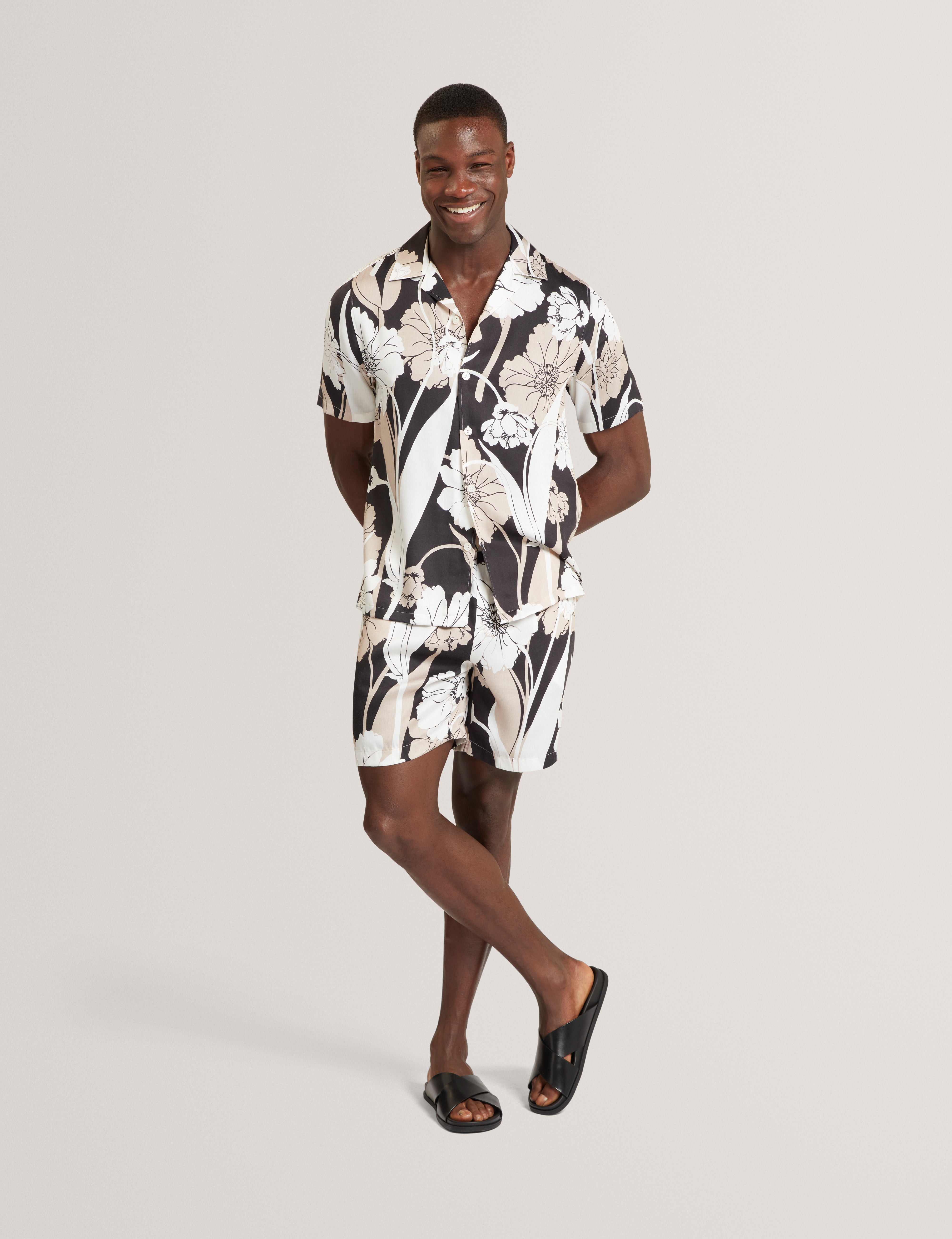 Thorgan Ss Regular Bold Floral Stone