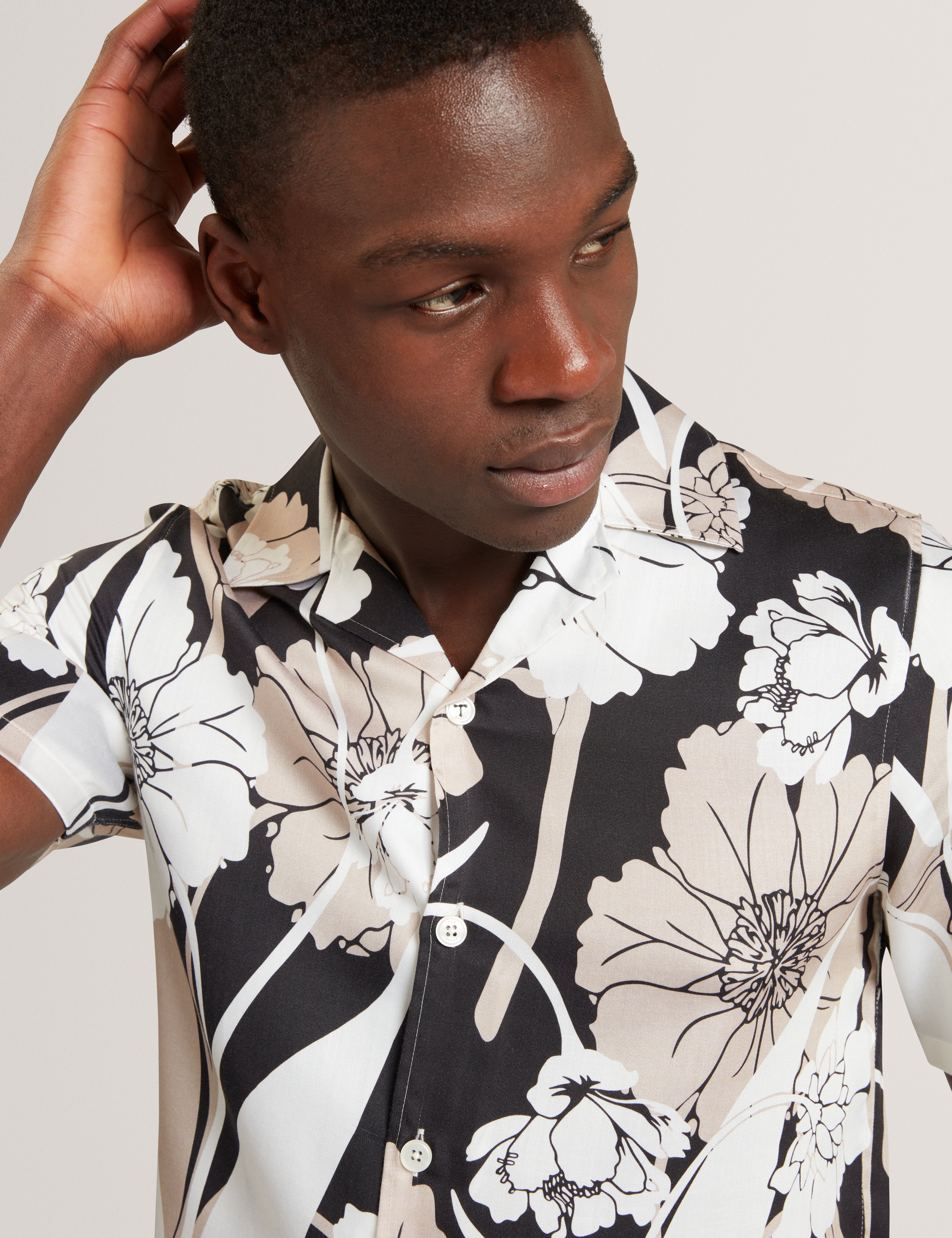 Thorgan Ss Regular Bold Floral Stone
