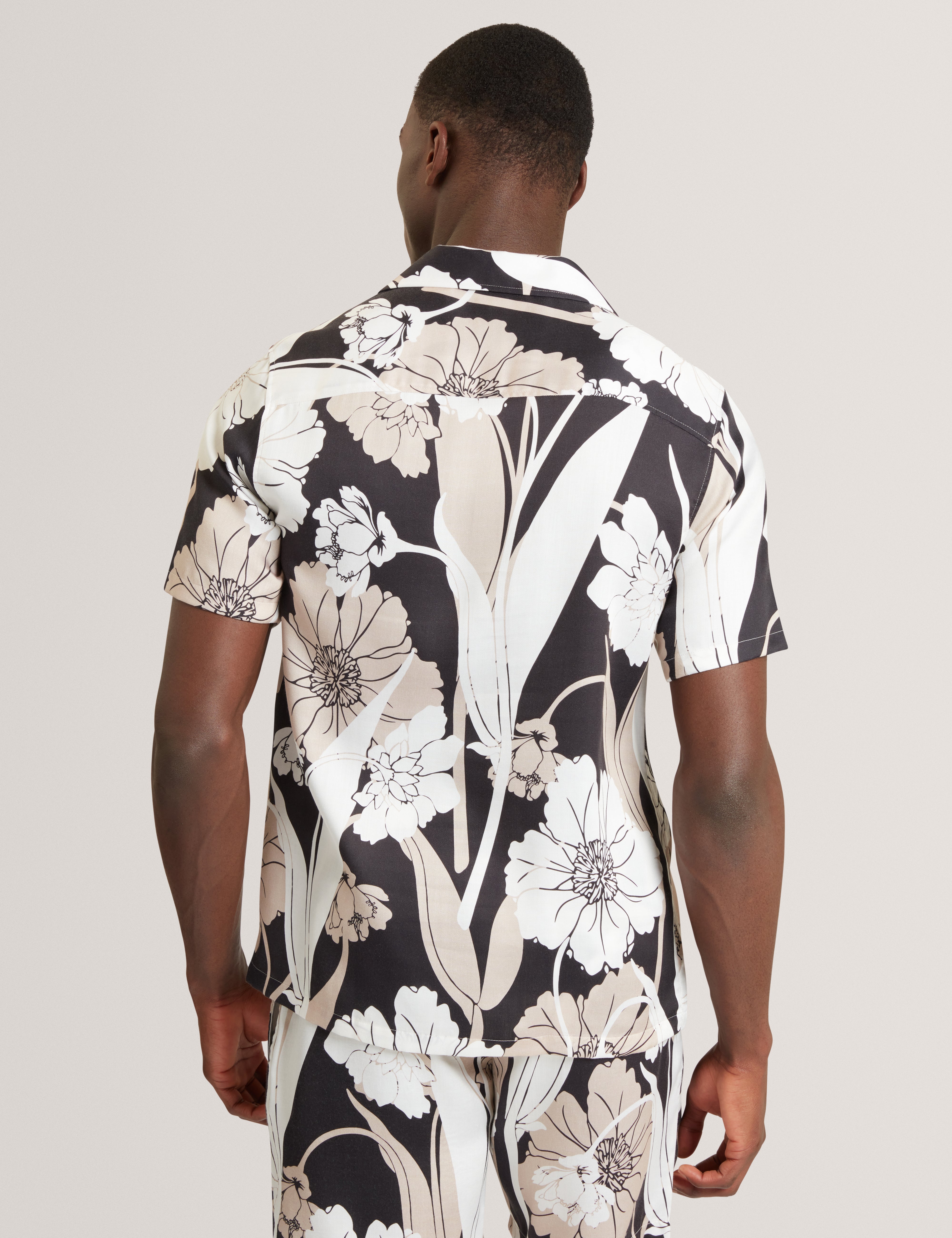 Thorgan Ss Regular Bold Floral Stone