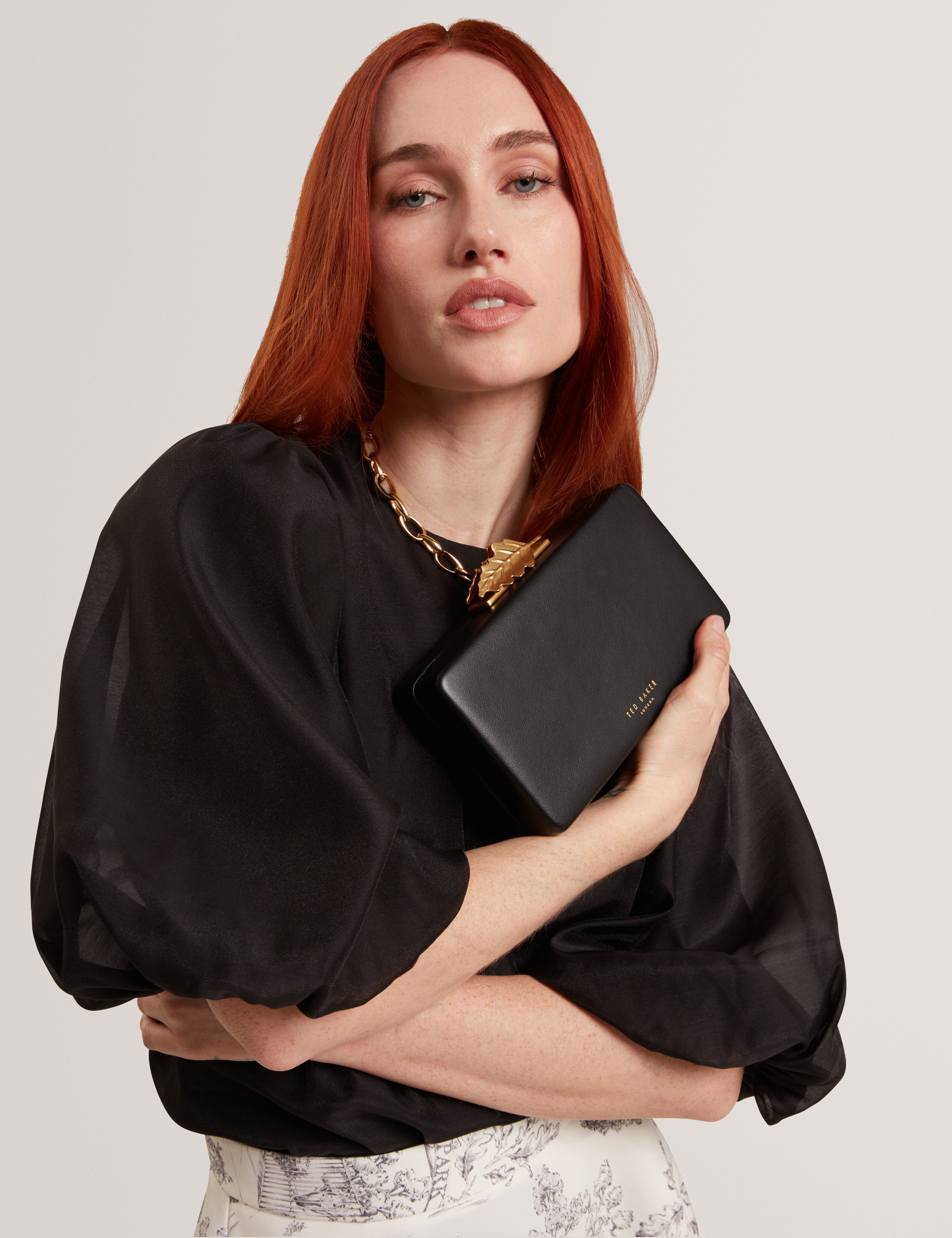 Lleaf Leaf Detail Clutch Bag Black