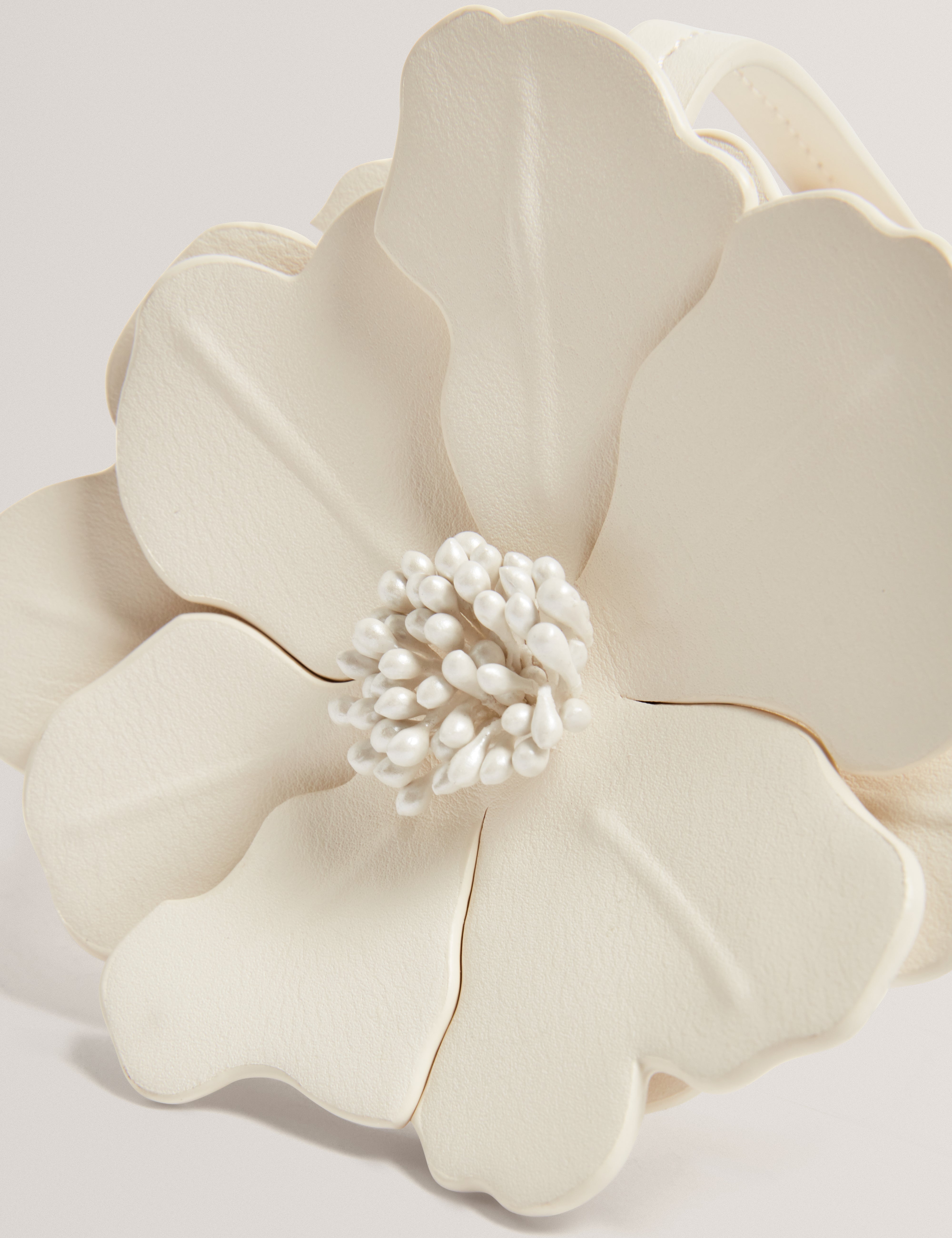 Floriis Flower Keyring Charm Ivory