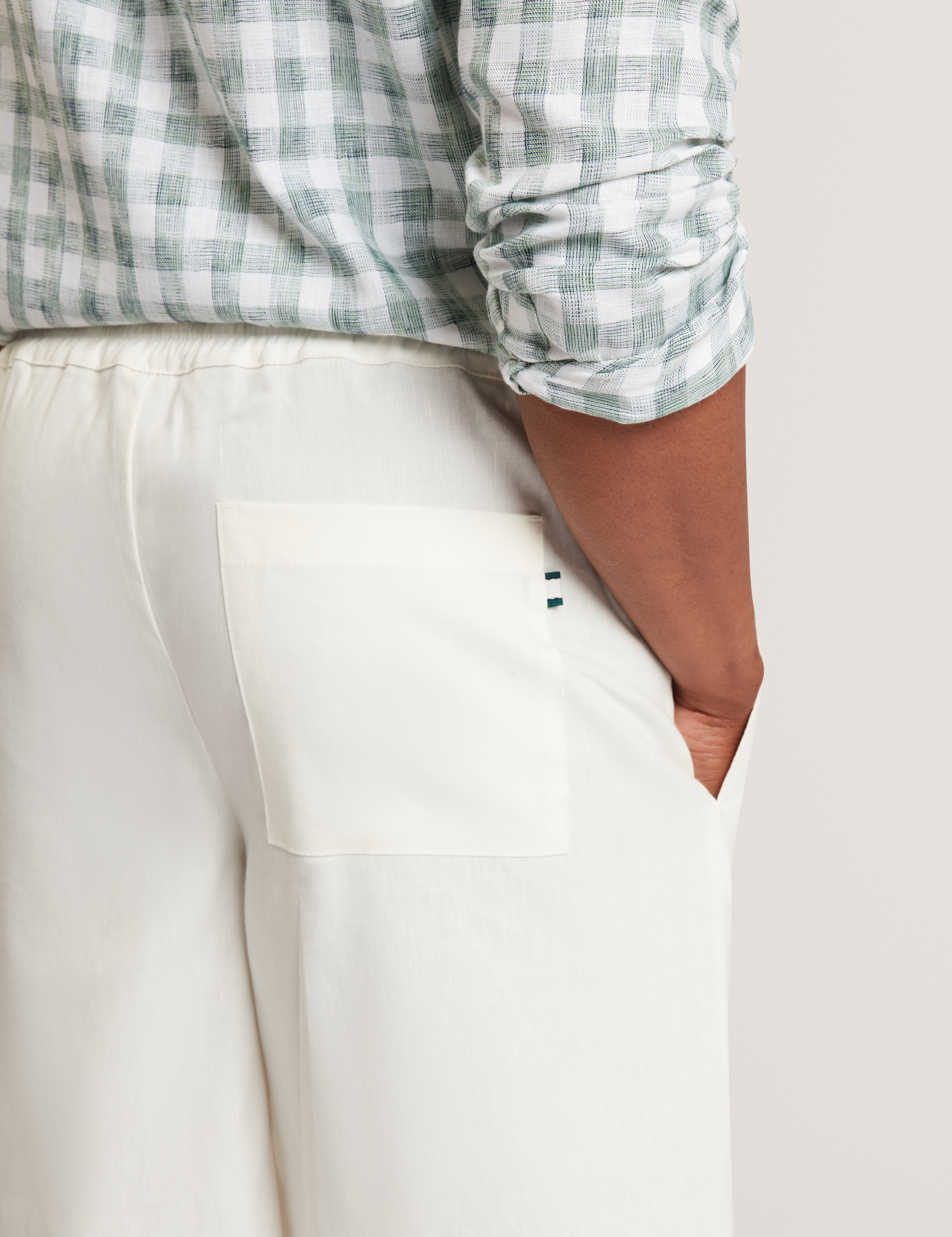Culves Relaxed Linen Blend Short White