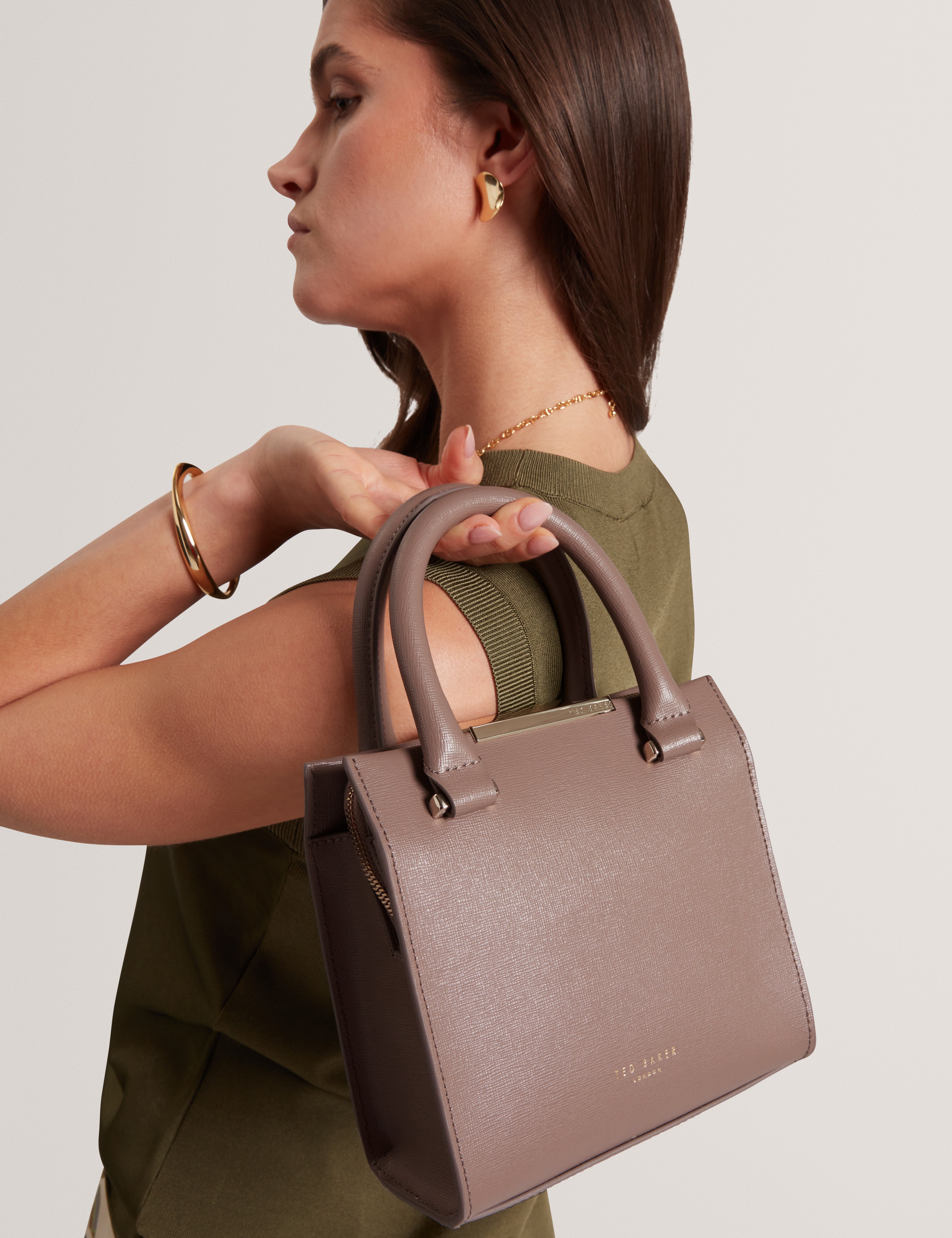 Reniiya Bar Detail Small Tote Bag Taupe