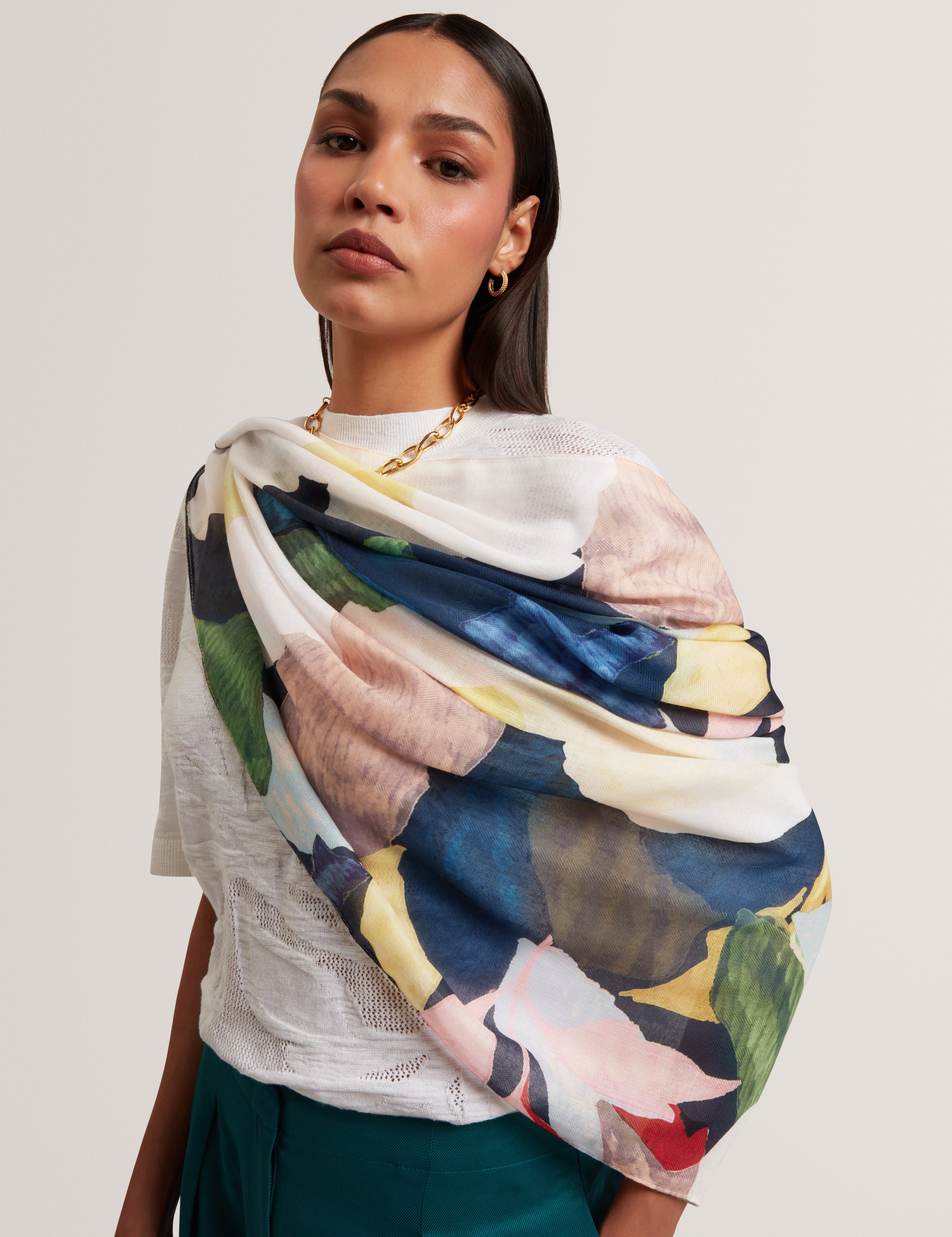 Liliosa Printed Woven Scarf Black