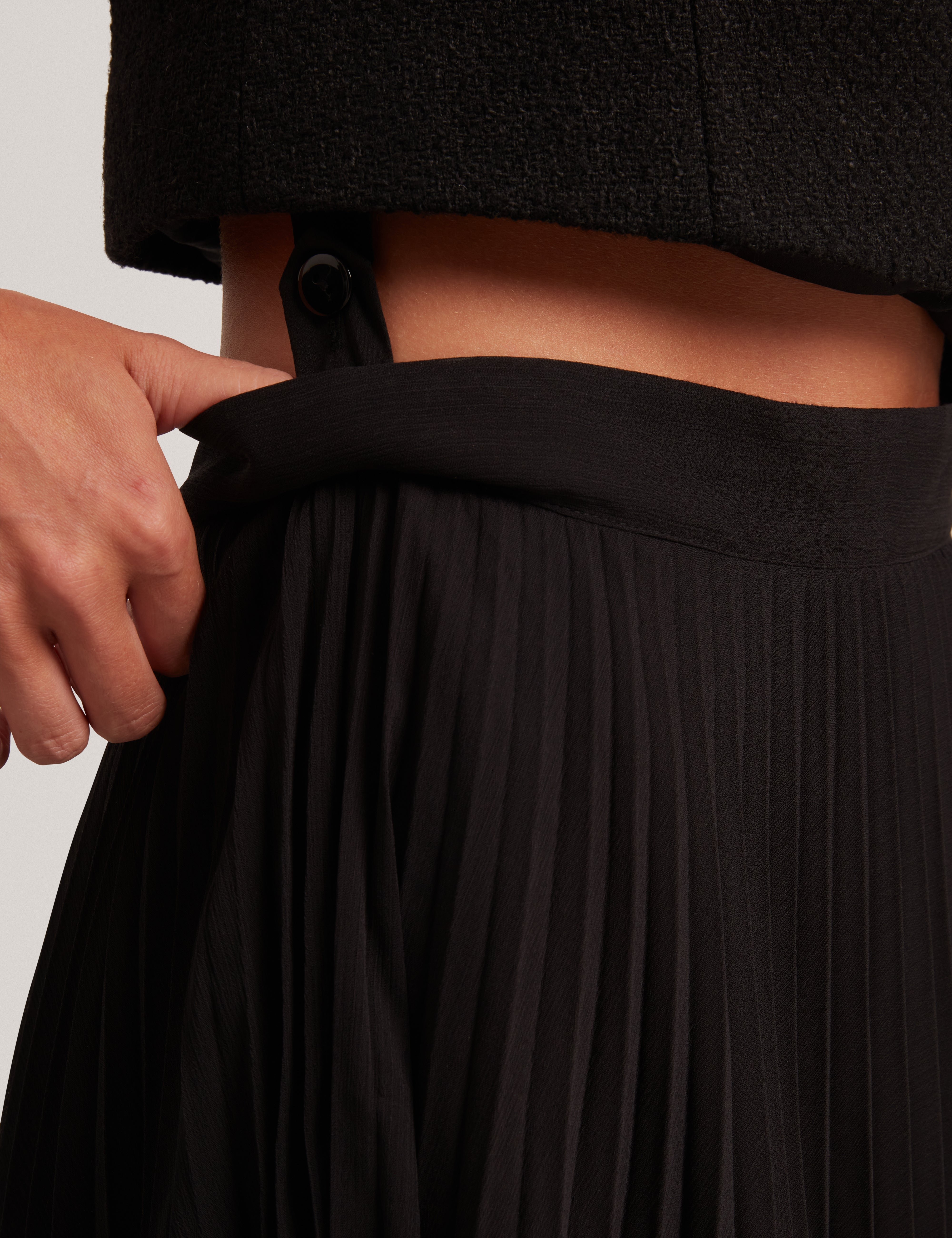 Raddimk Boucle Top Pleated Midi Dress Black