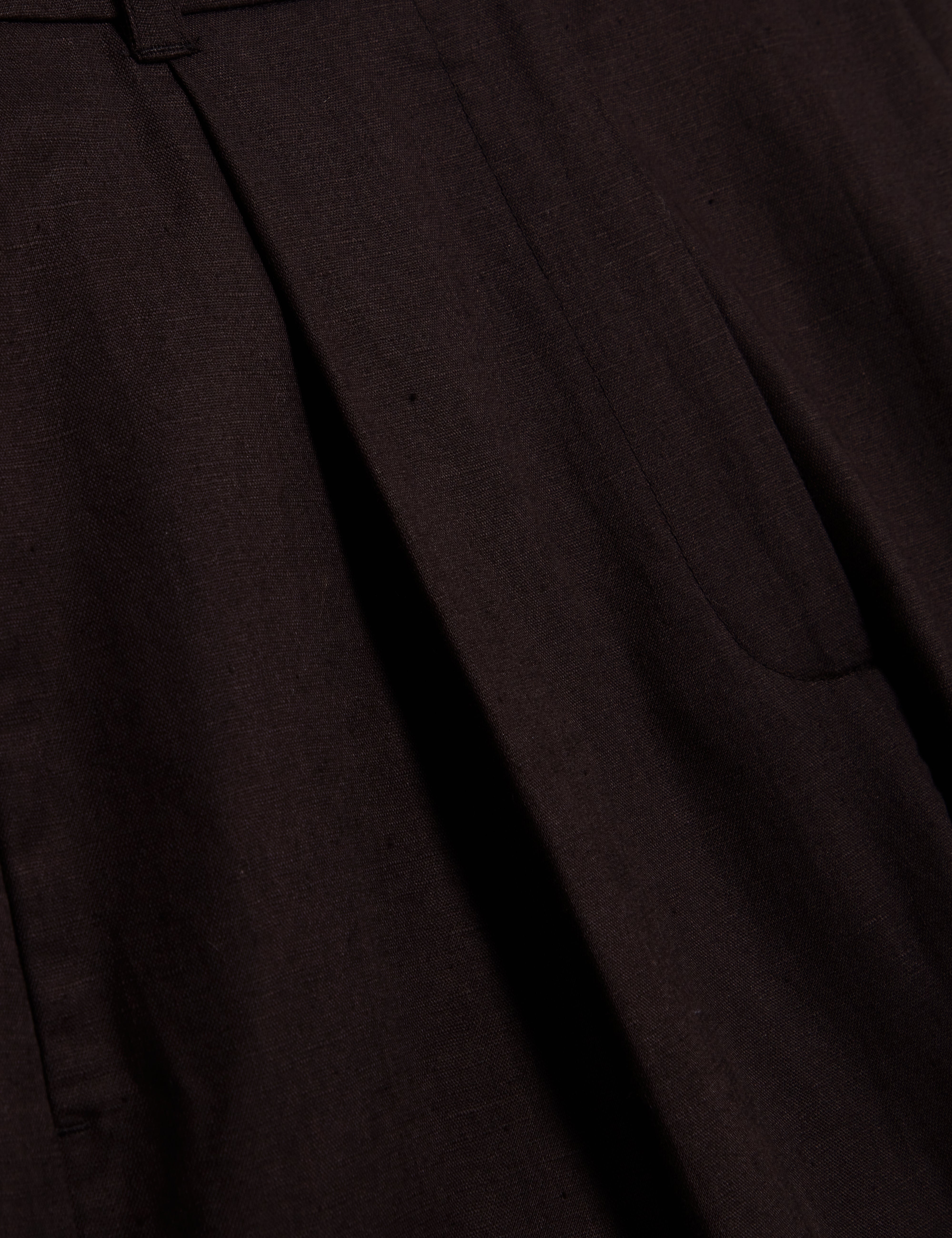Machii Tailored Short Black
