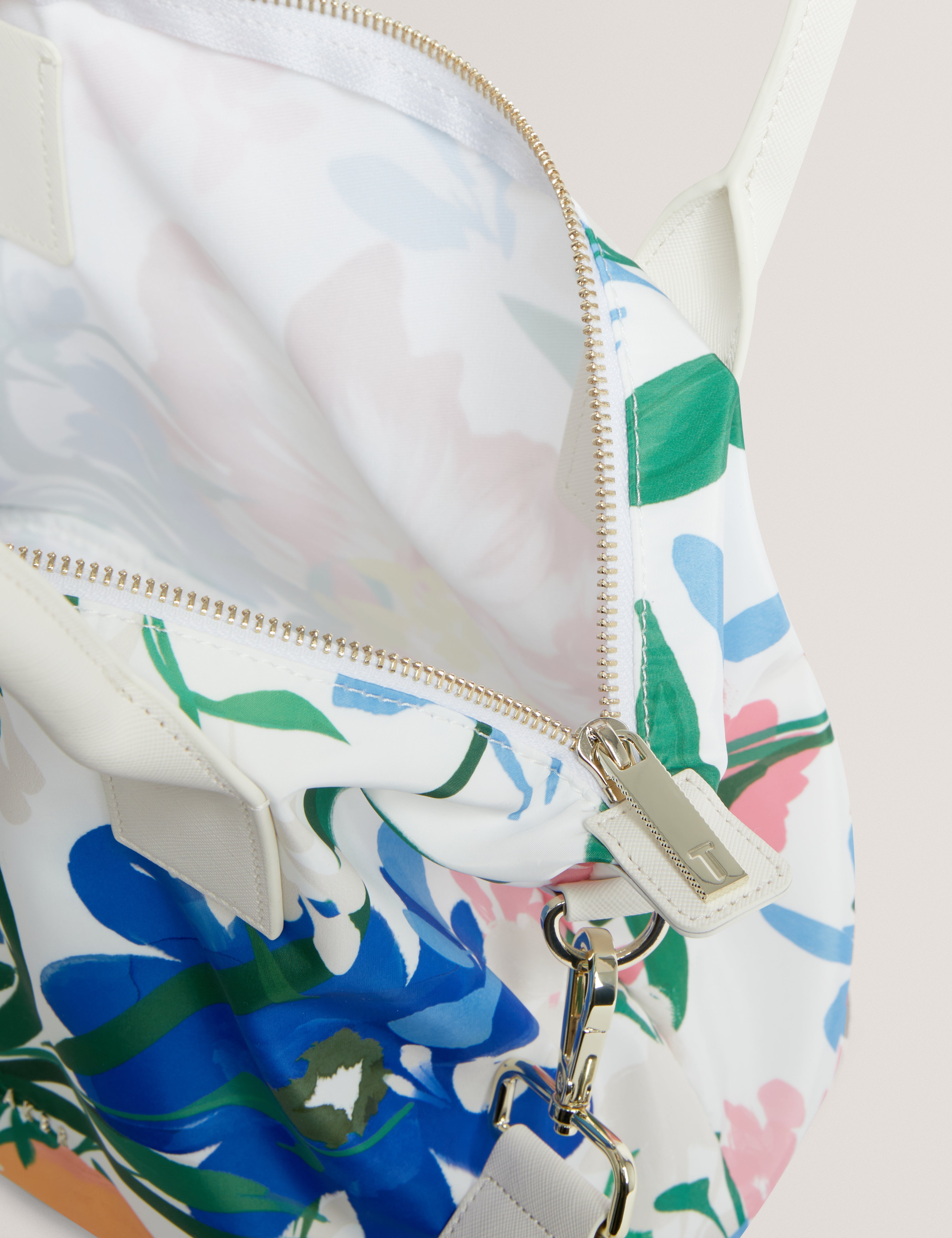 Quen Printed Nylon Tote Bag White Black