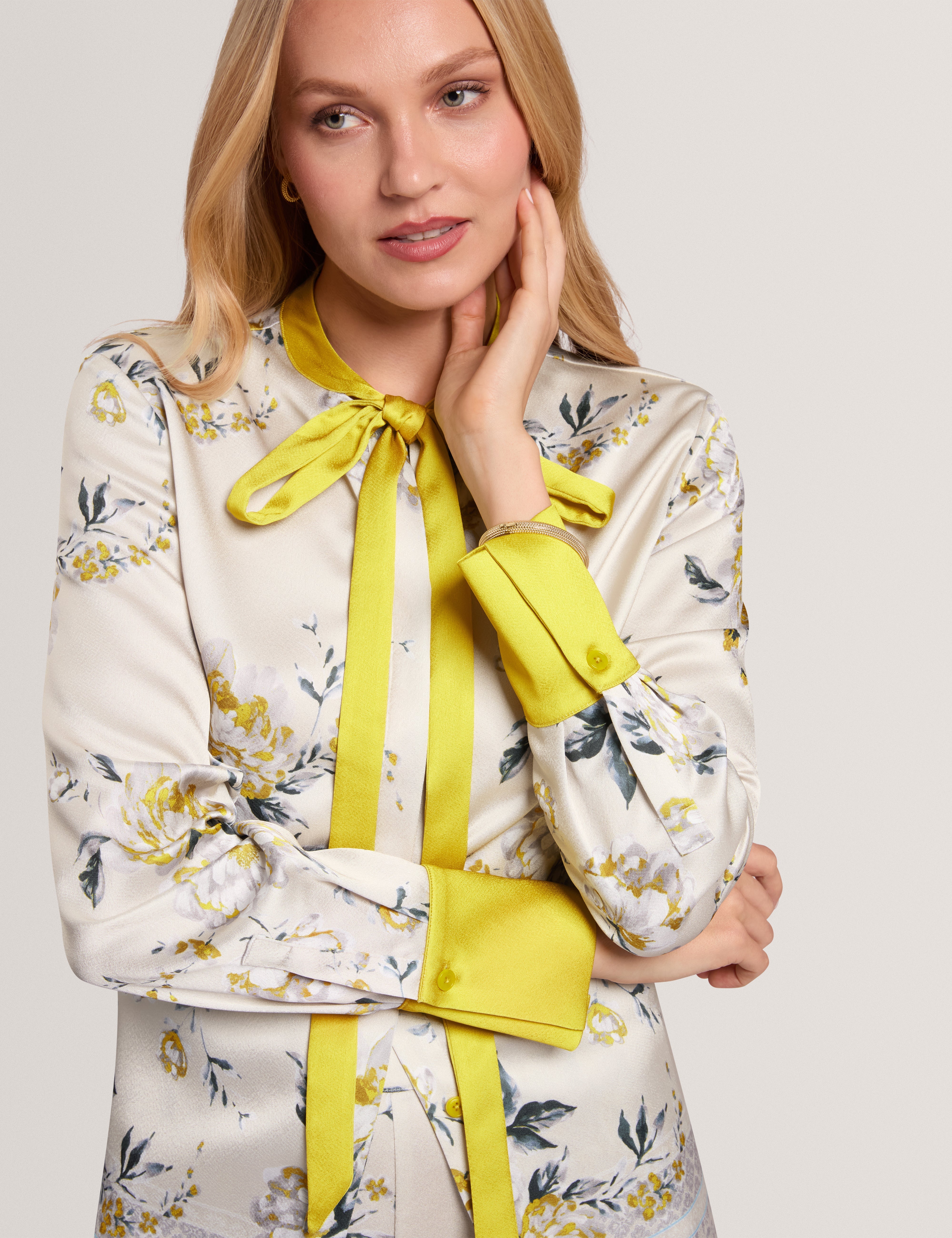 Resina Floral Printed Neck Tie Blouse Lt-Grey