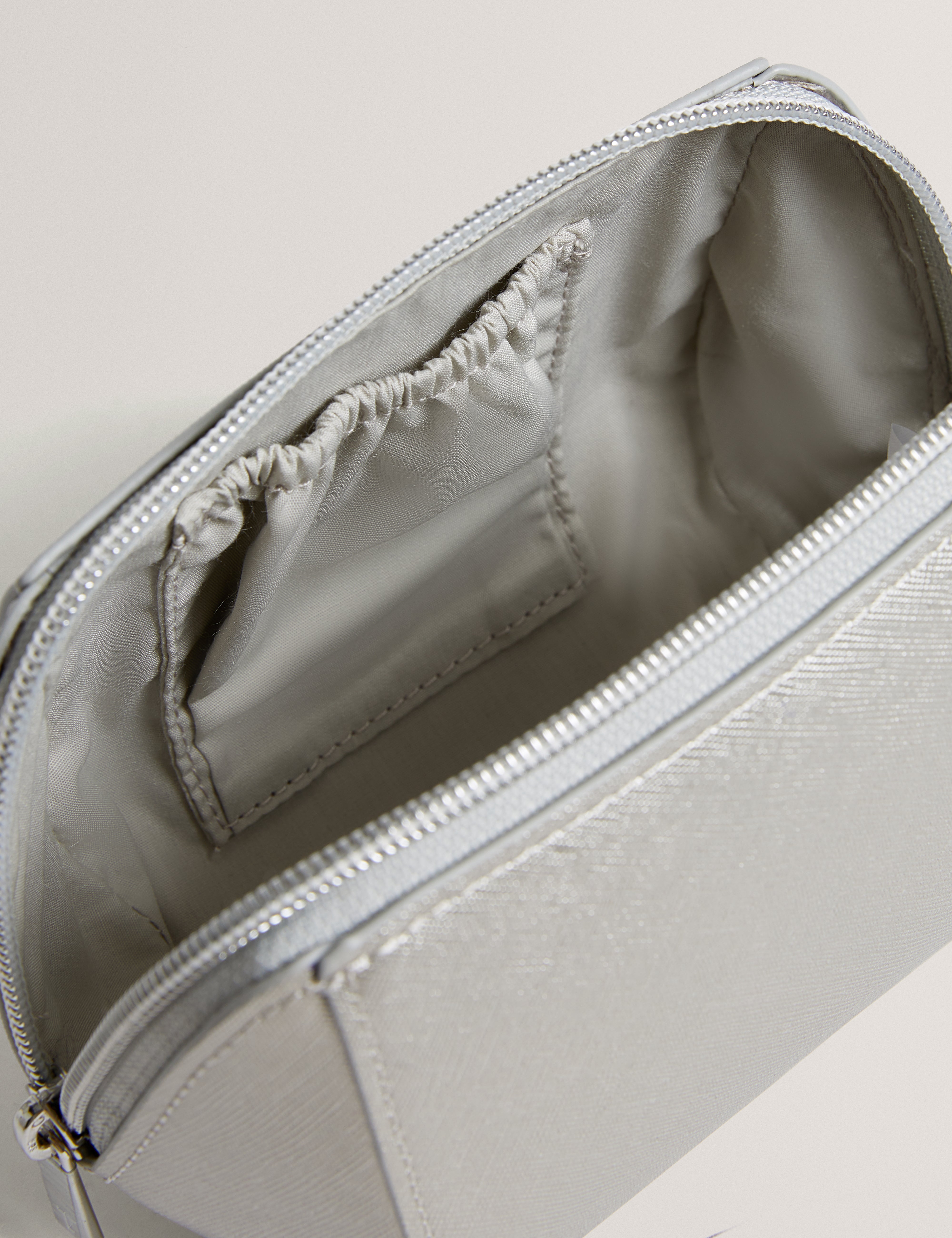 Sonica Crosshatch Pu Washbag Silver
