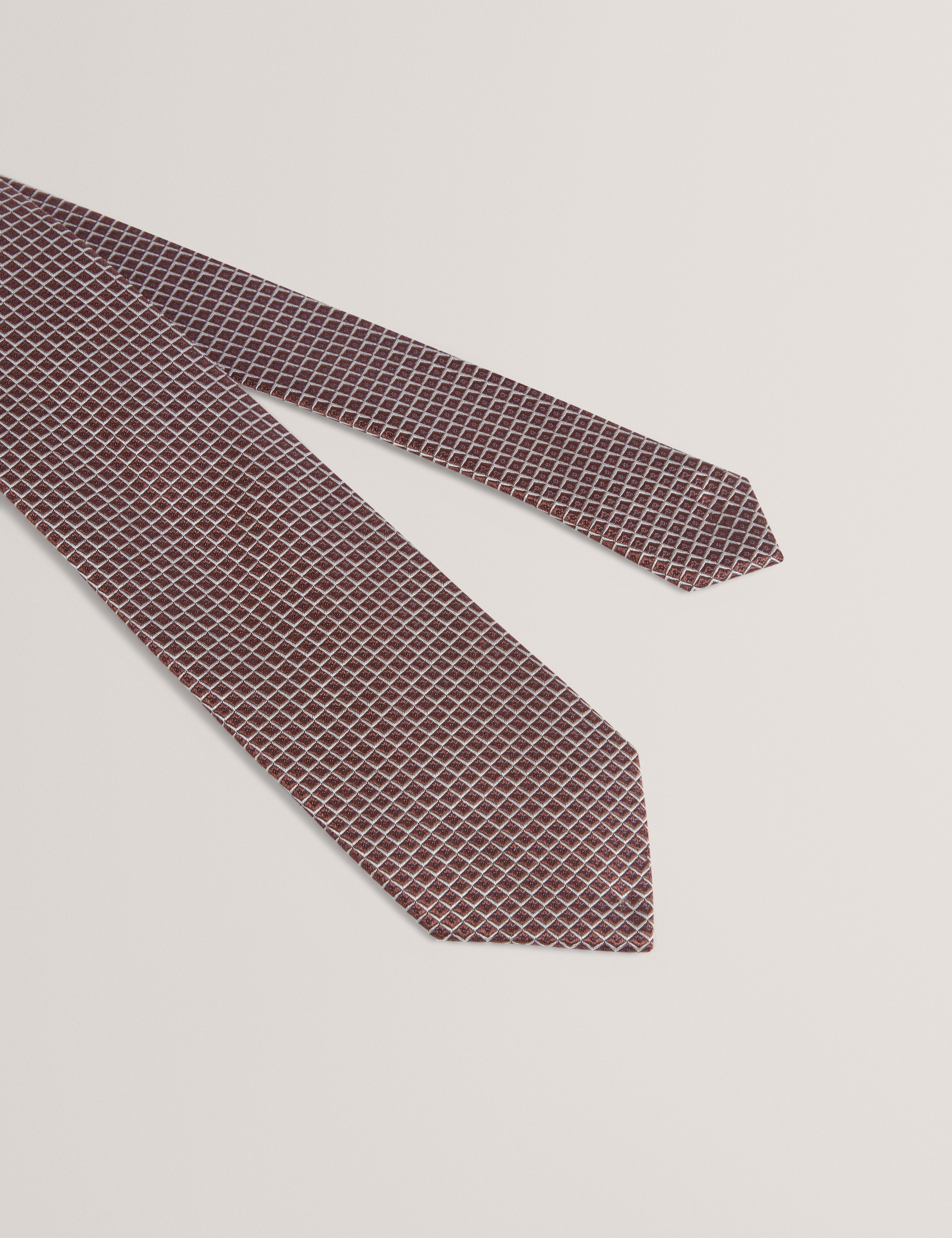 Hiyde Semi Plain Jackquard Silk Tie Maroon