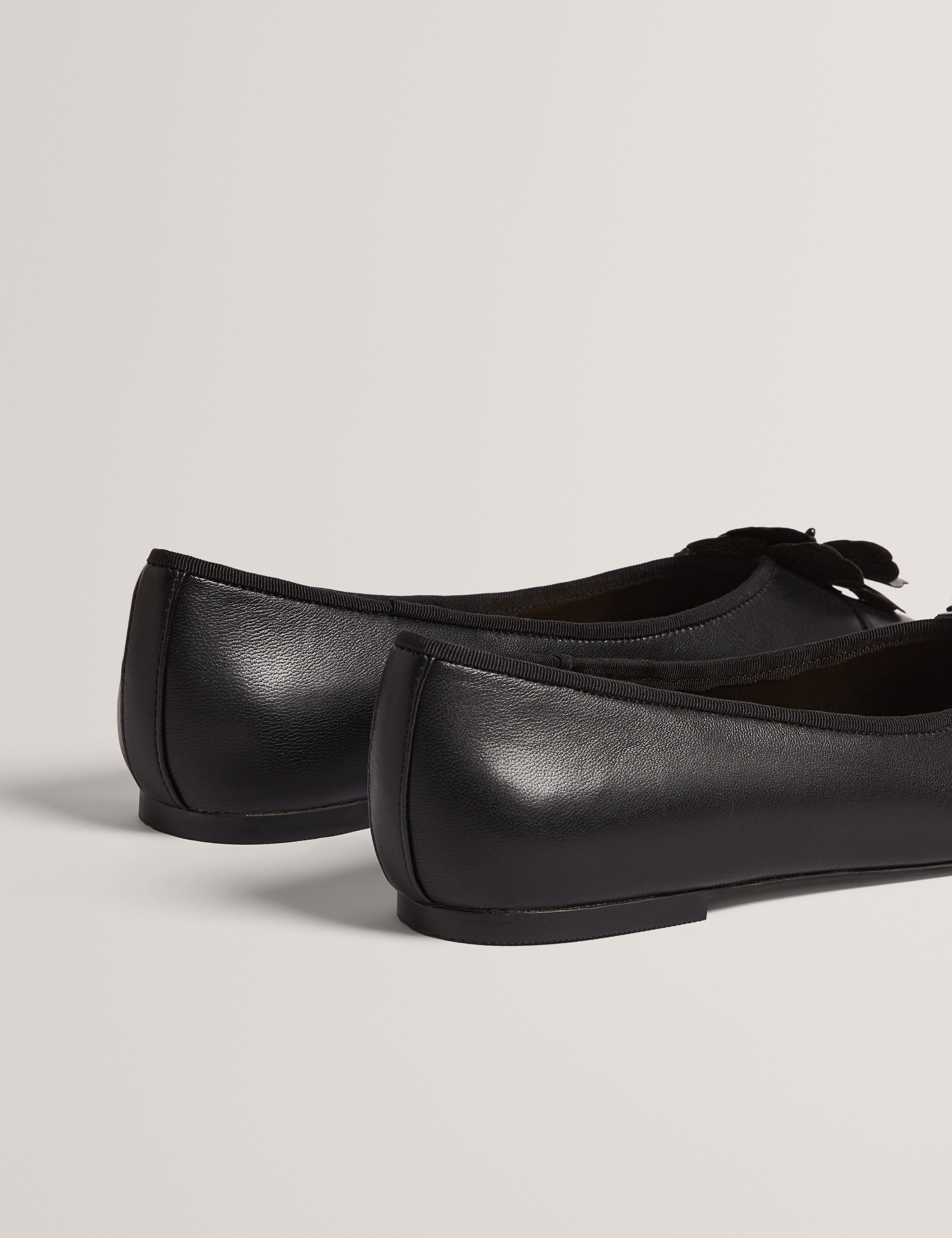 Liziin Flower Ballet Flat Black