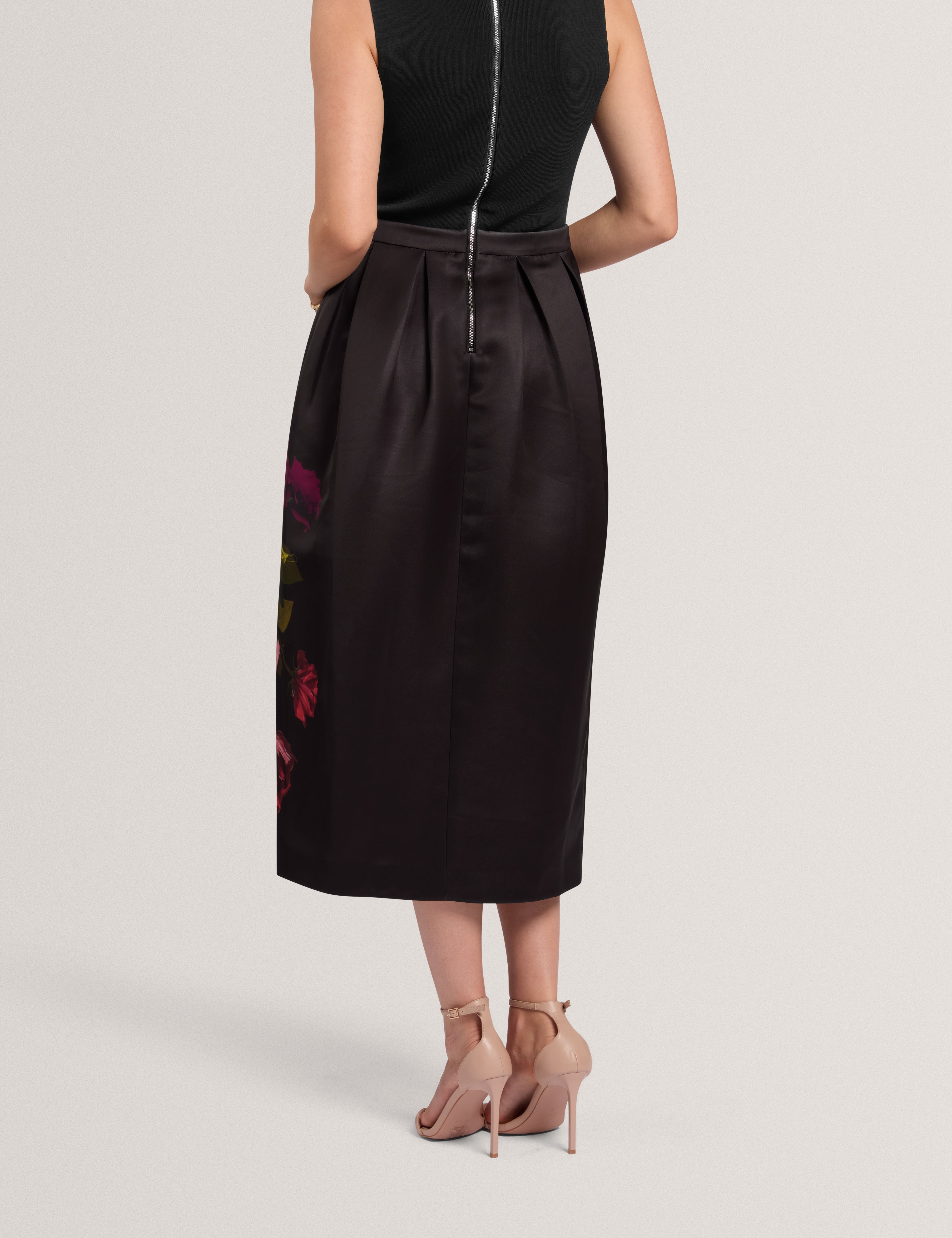 Venella Mockable Midi Dress With Tulip Print Black
