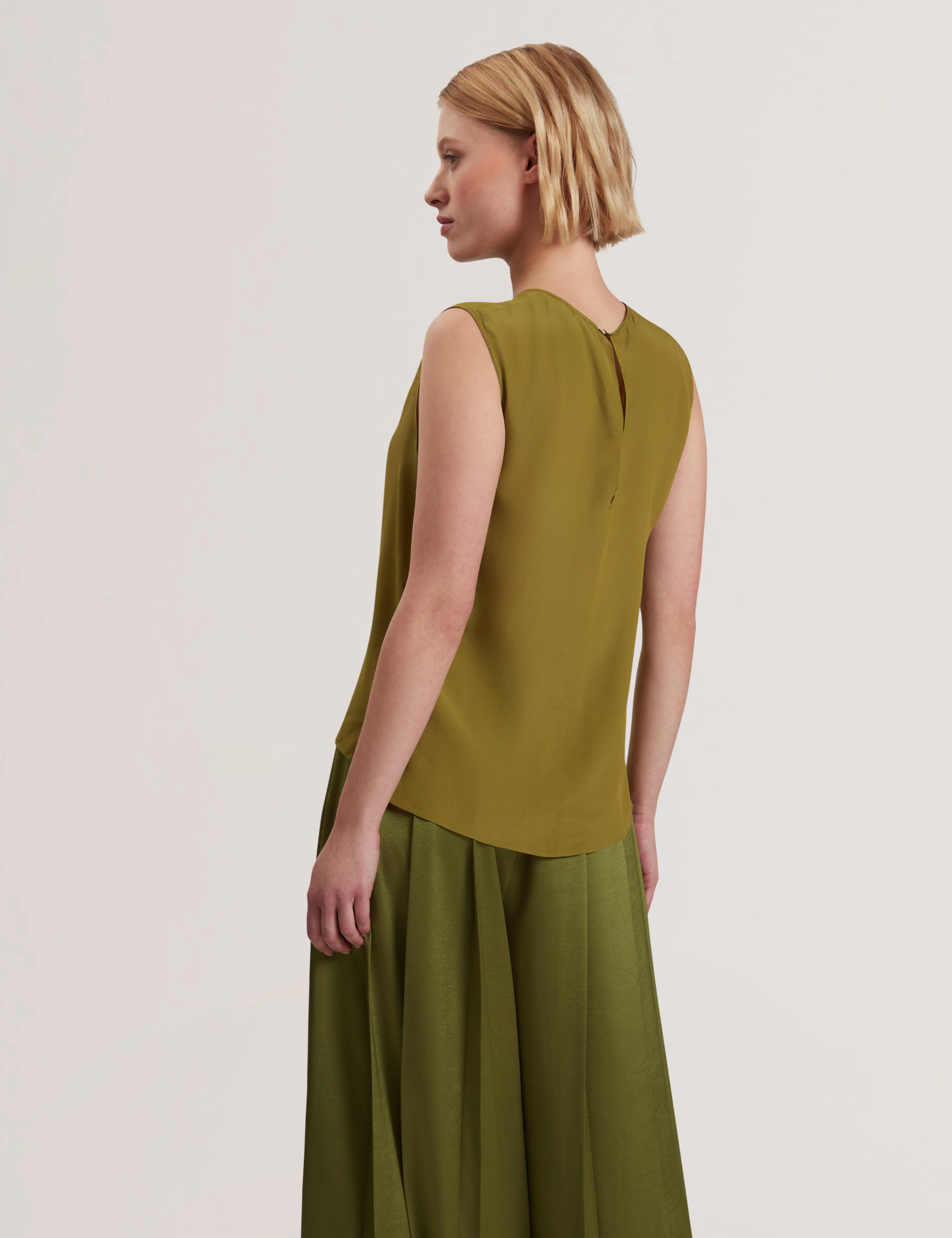 Shamra Silk Tank Top With Contrast Stitch Mid-Green