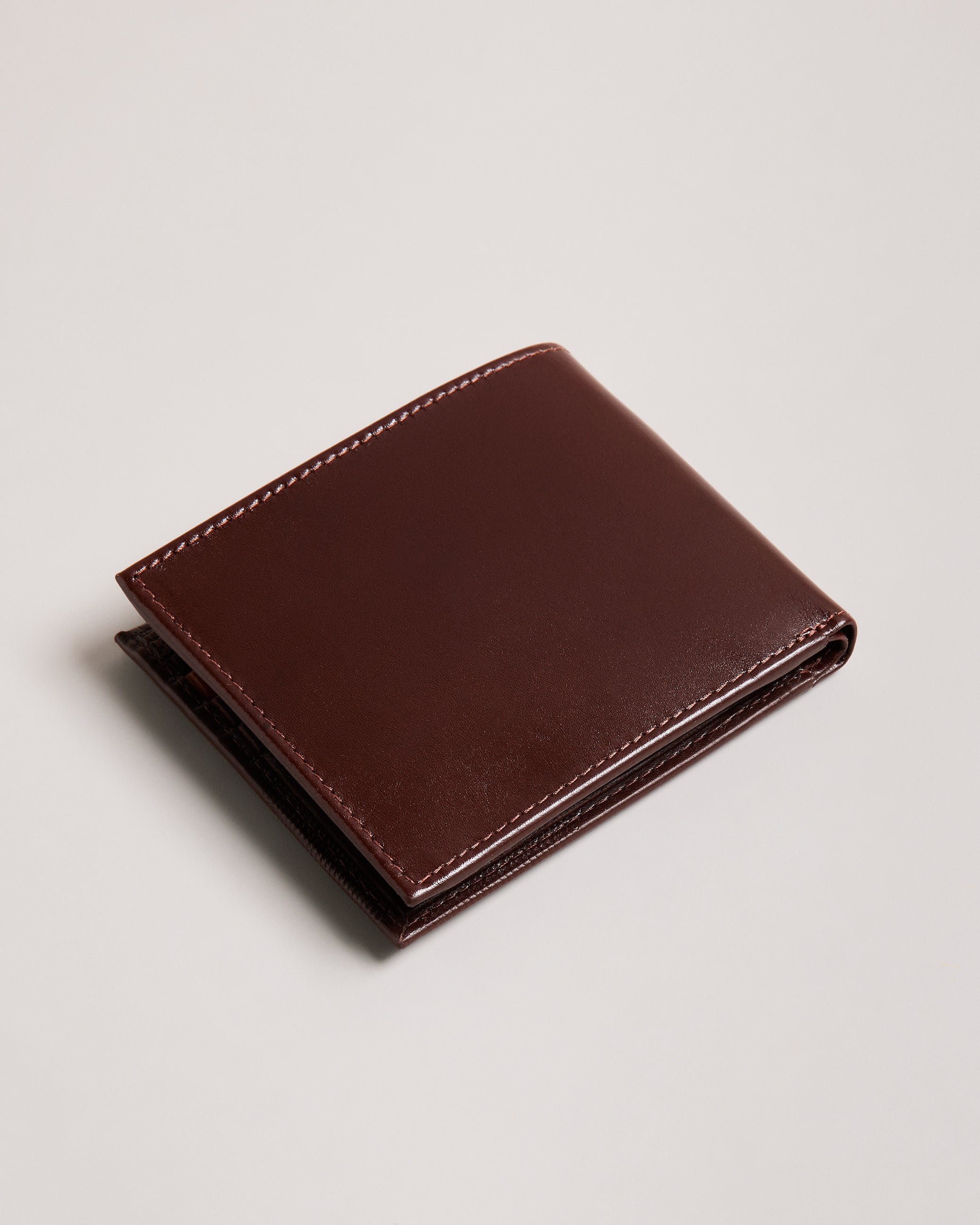 Prugs Embossed Corner Leather Bifold Coin Wall Brown