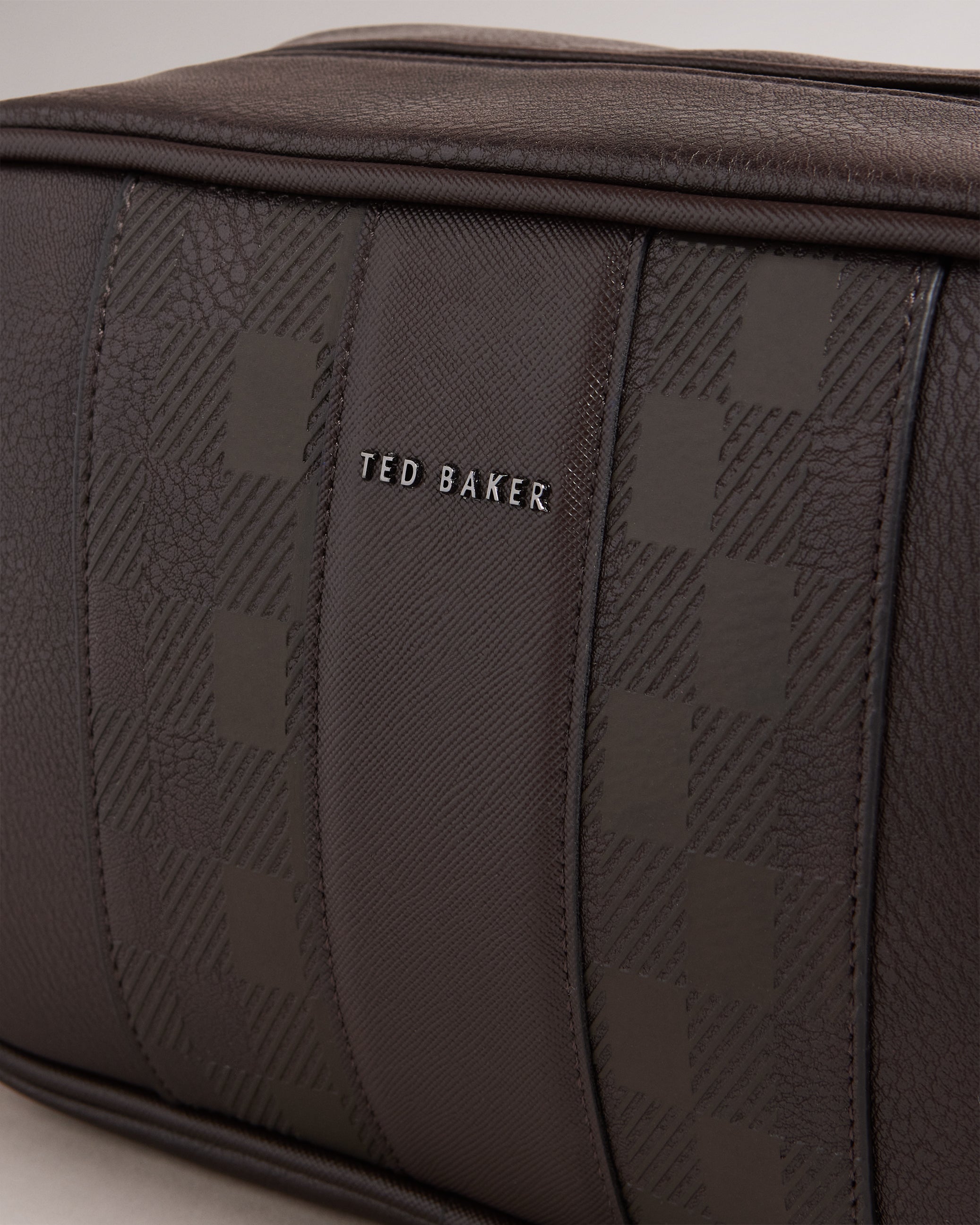 Waydee House Check Pu Washbag Brn-Choc