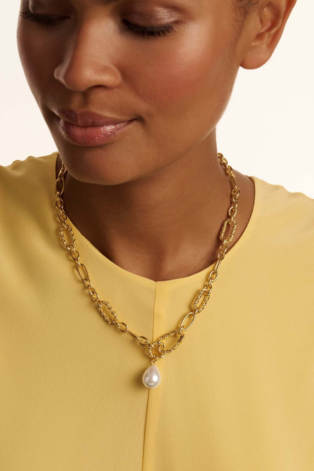 Timora Twisted Pearl Pendant Necklace Pearl