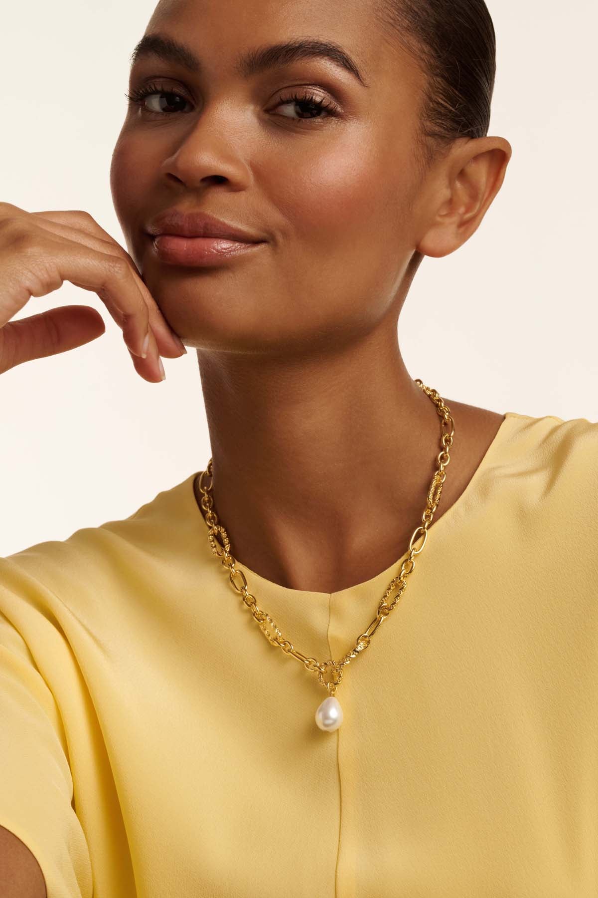 Timora Twisted Pearl Pendant Necklace Pearl